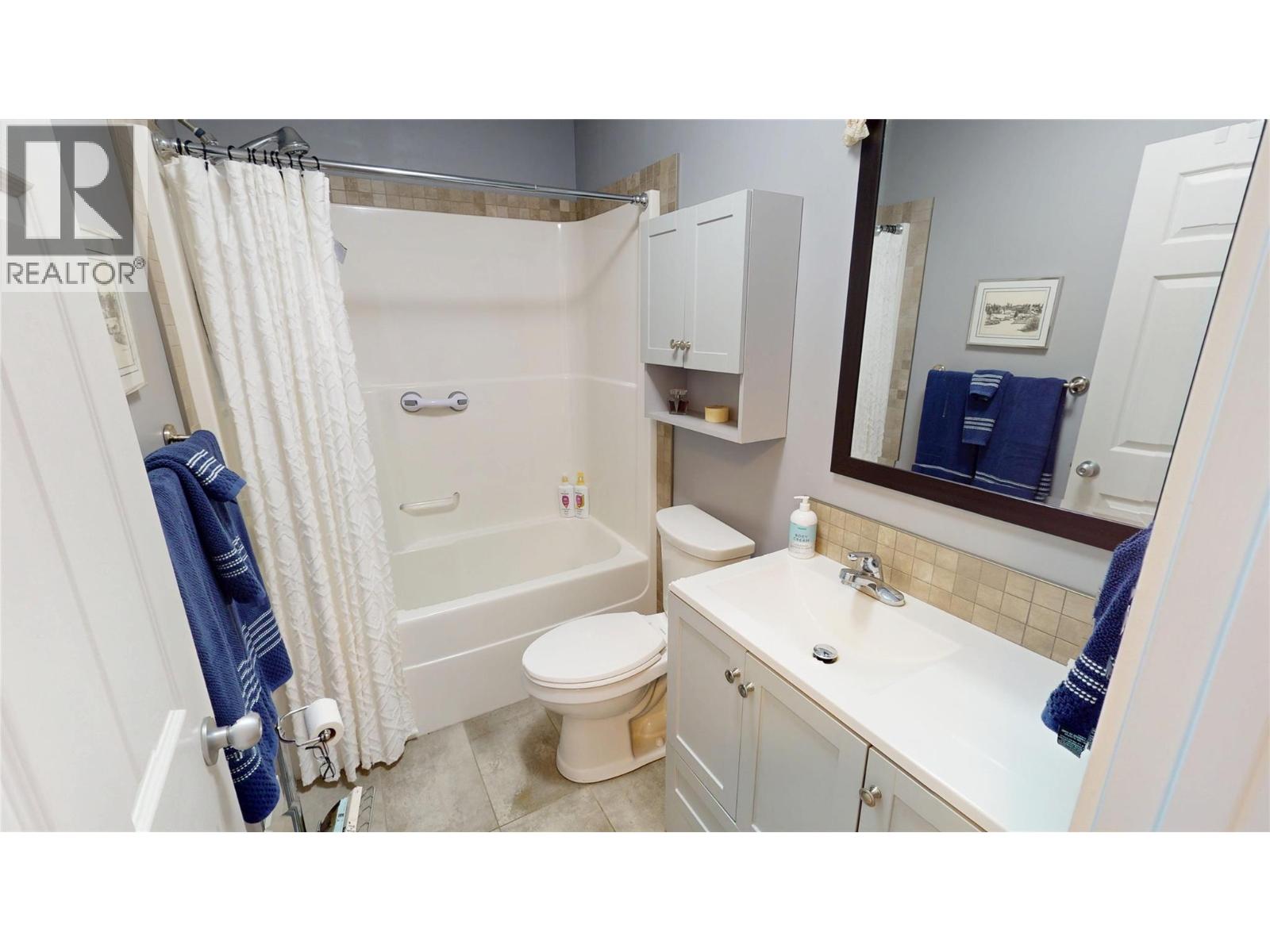 4868 Riverview Drive Unit# 8, Edgewater, British Columbia  V0A 1E0 - Photo 3 - 10362767