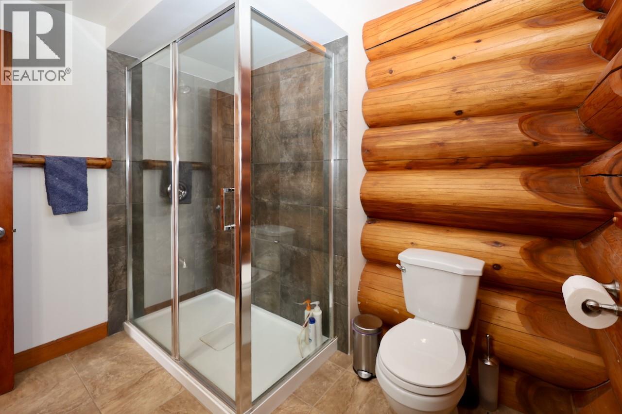 1445 Black Bear Drive, Golden, British Columbia  V0A 1H7 - Photo 12 - 10362598