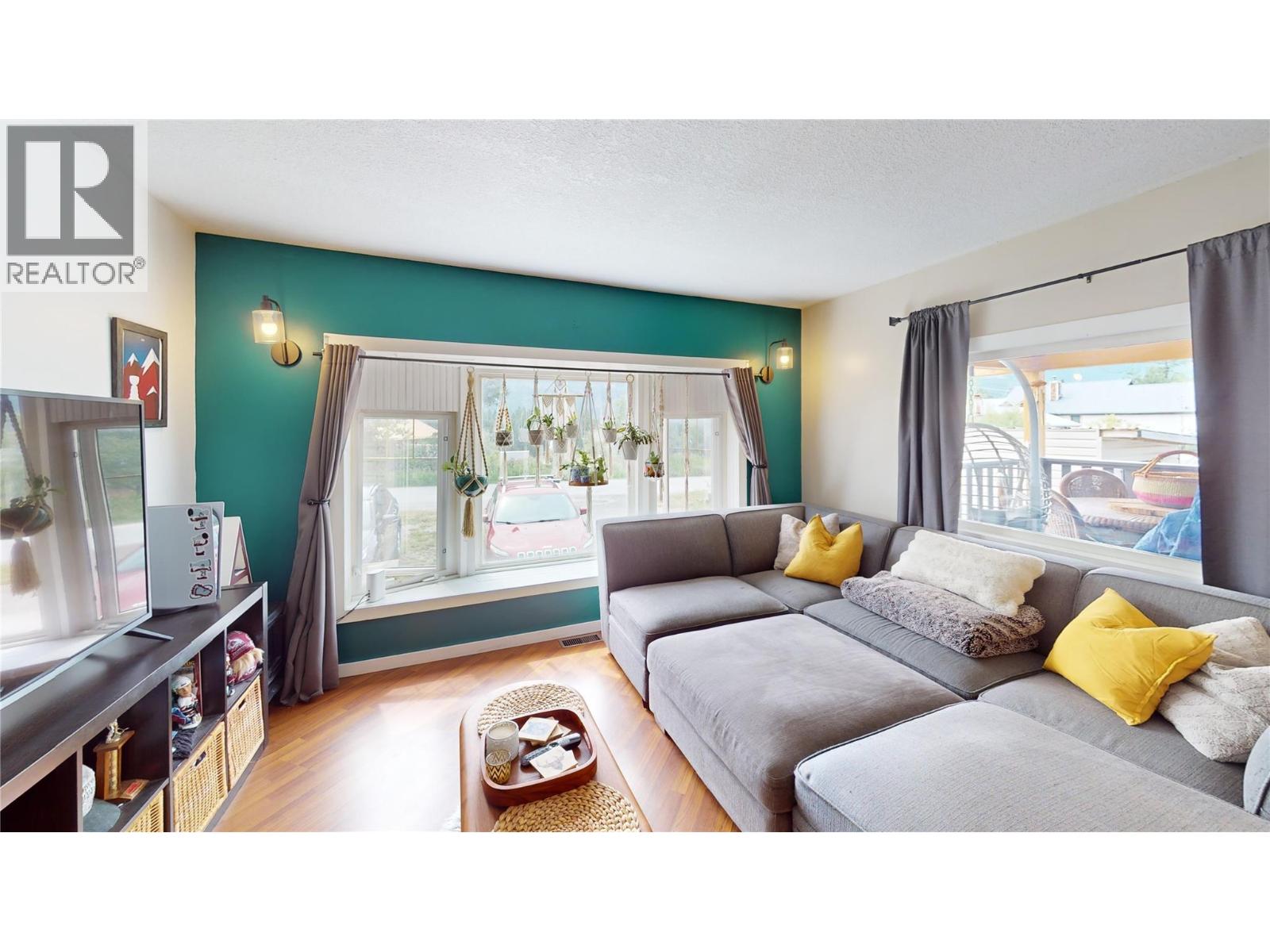 4785 Selkirk Avenue, Edgewater, British Columbia