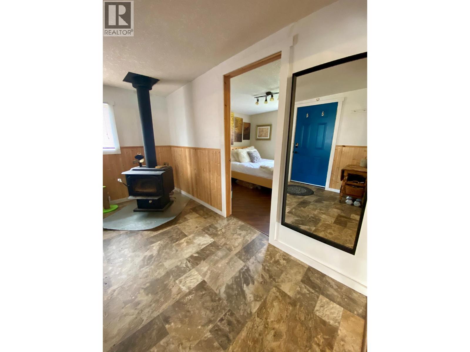 4785 Selkirk Avenue, Edgewater, British Columbia  V0A 1E0 - Photo 12 - 10358227