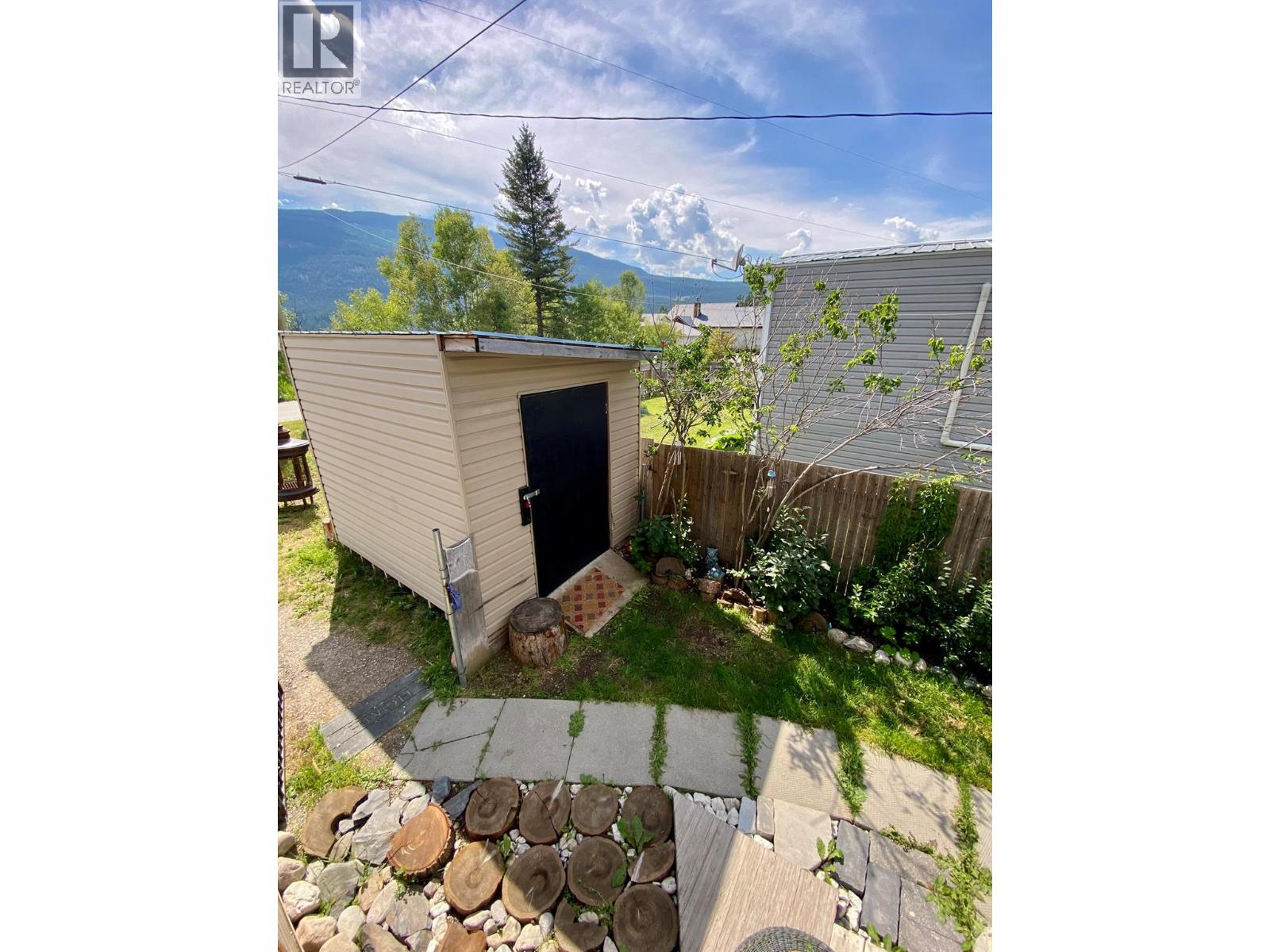 4785 Selkirk Avenue, Edgewater, British Columbia  V0A 1E0 - Photo 26 - 10358227