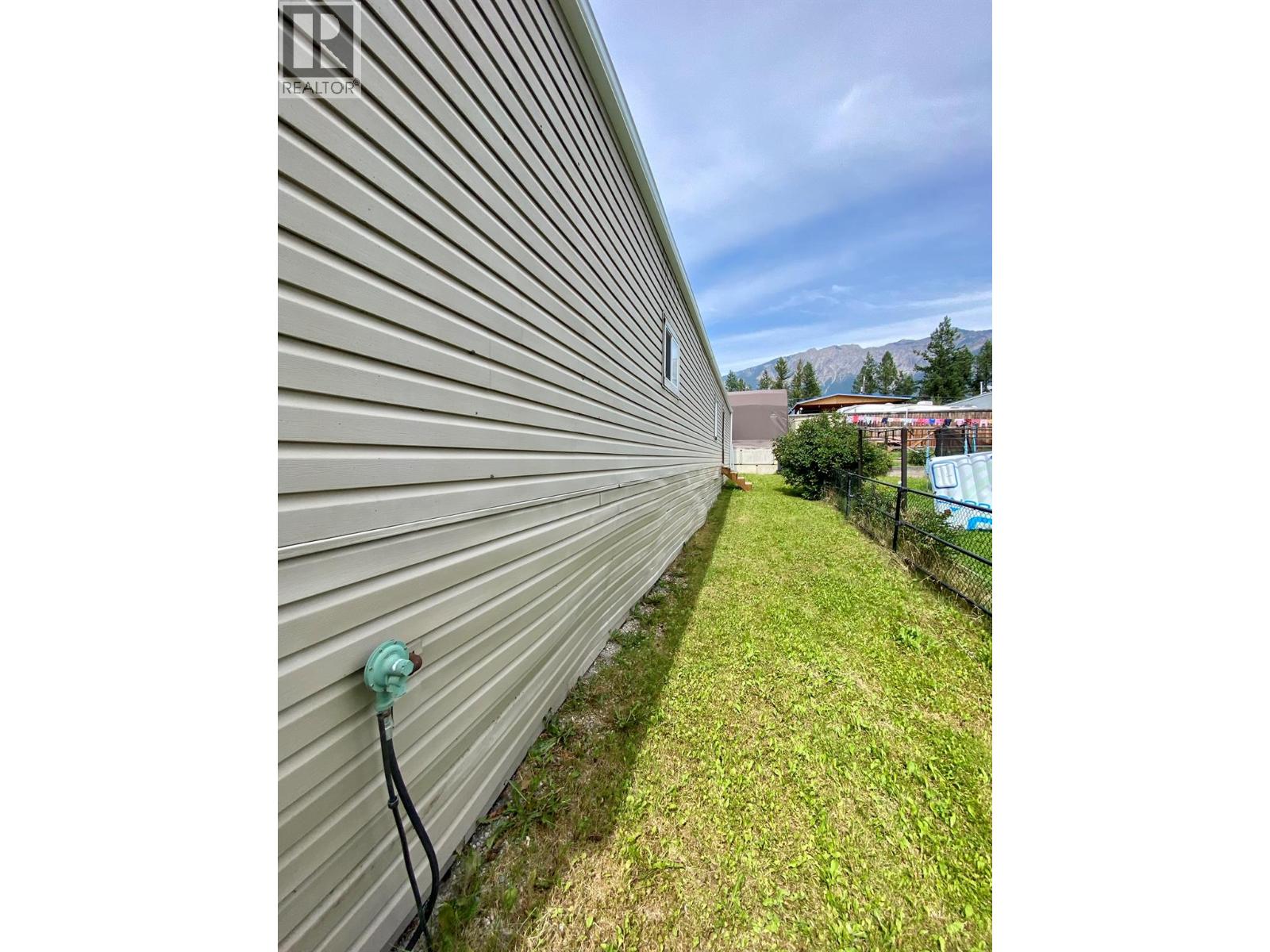 4785 Selkirk Avenue, Edgewater, British Columbia  V0A 1E0 - Photo 28 - 10358227
