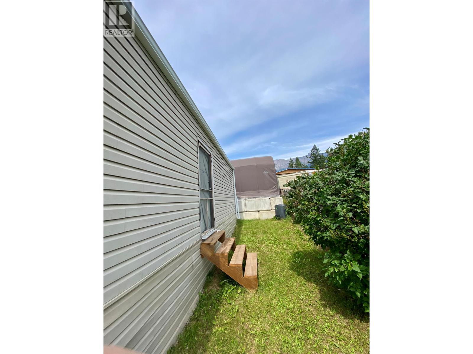 4785 Selkirk Avenue, Edgewater, British Columbia  V0A 1E0 - Photo 29 - 10358227