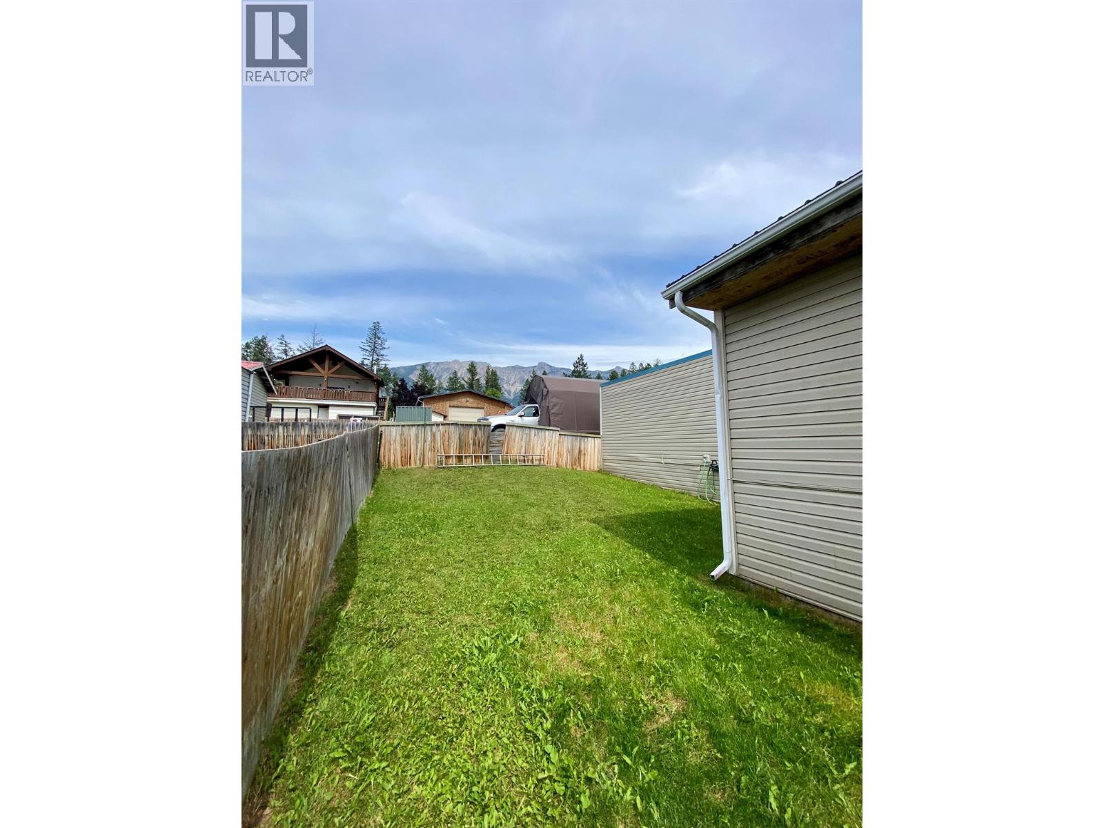 4785 Selkirk Avenue, Edgewater, British Columbia  V0A 1E0 - Photo 30 - 10358227