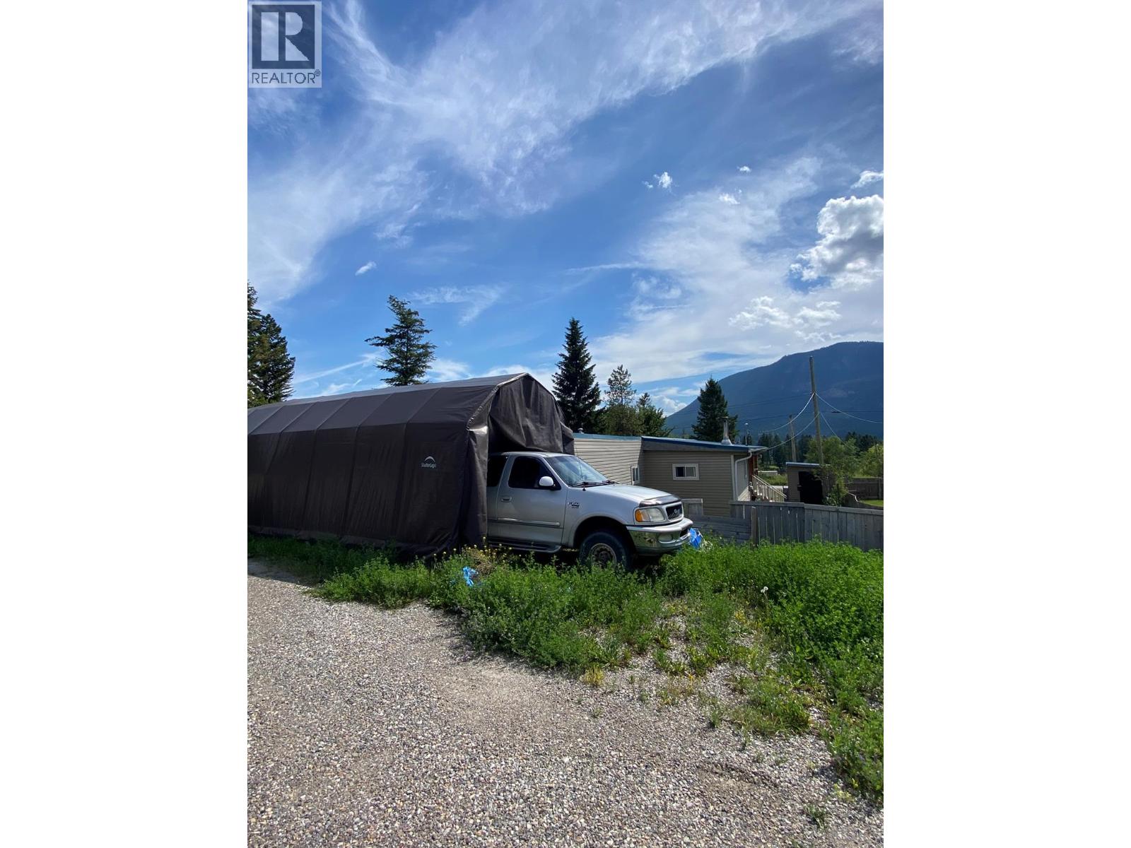 4785 Selkirk Avenue, Edgewater, British Columbia  V0A 1E0 - Photo 31 - 10358227