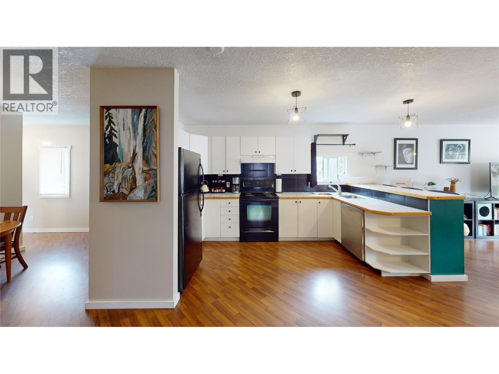 4785 Selkirk Avenue, Edgewater, British Columbia  V0A 1E0 - Photo 8 - 10358227