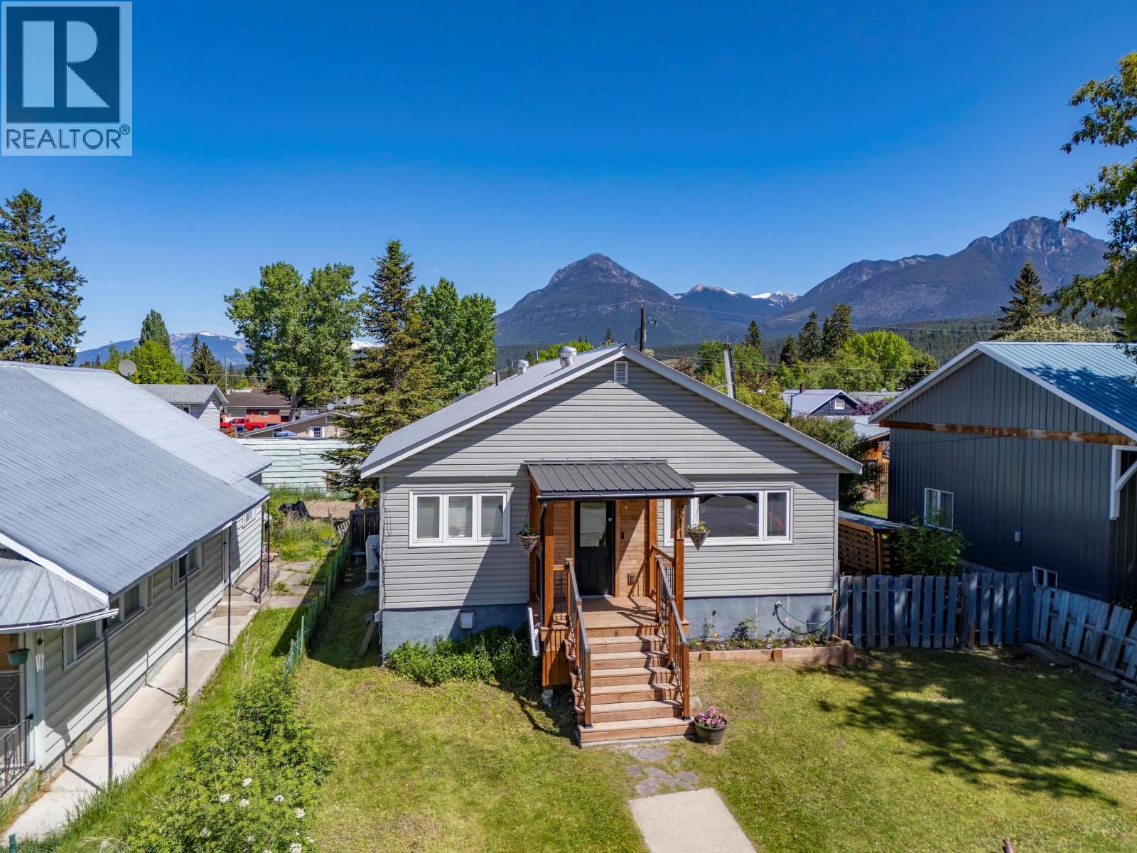 511 11th Street, Golden, British Columbia  V0A 1H2 - Photo 2 - 10363004