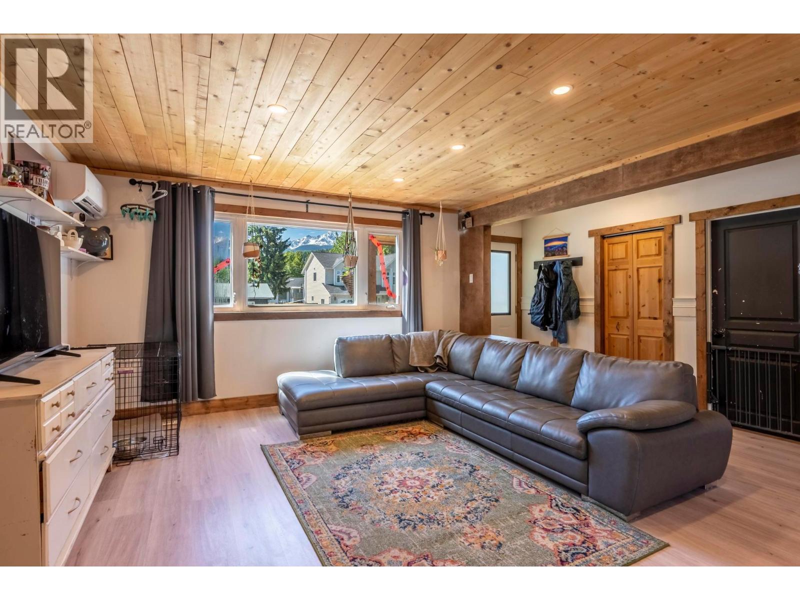 511 11th Street, Golden, British Columbia  V0A 1H2 - Photo 6 - 10363004