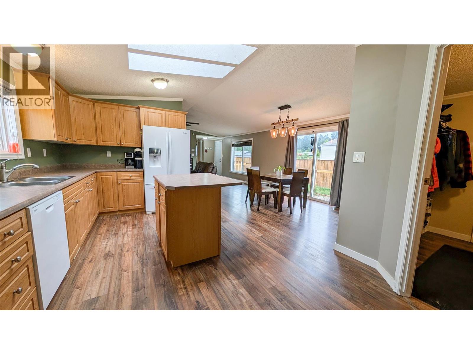 4811 Crescentwood Drive, Edgewater, British Columbia  V0A 1E0 - Photo 2 - 10363373