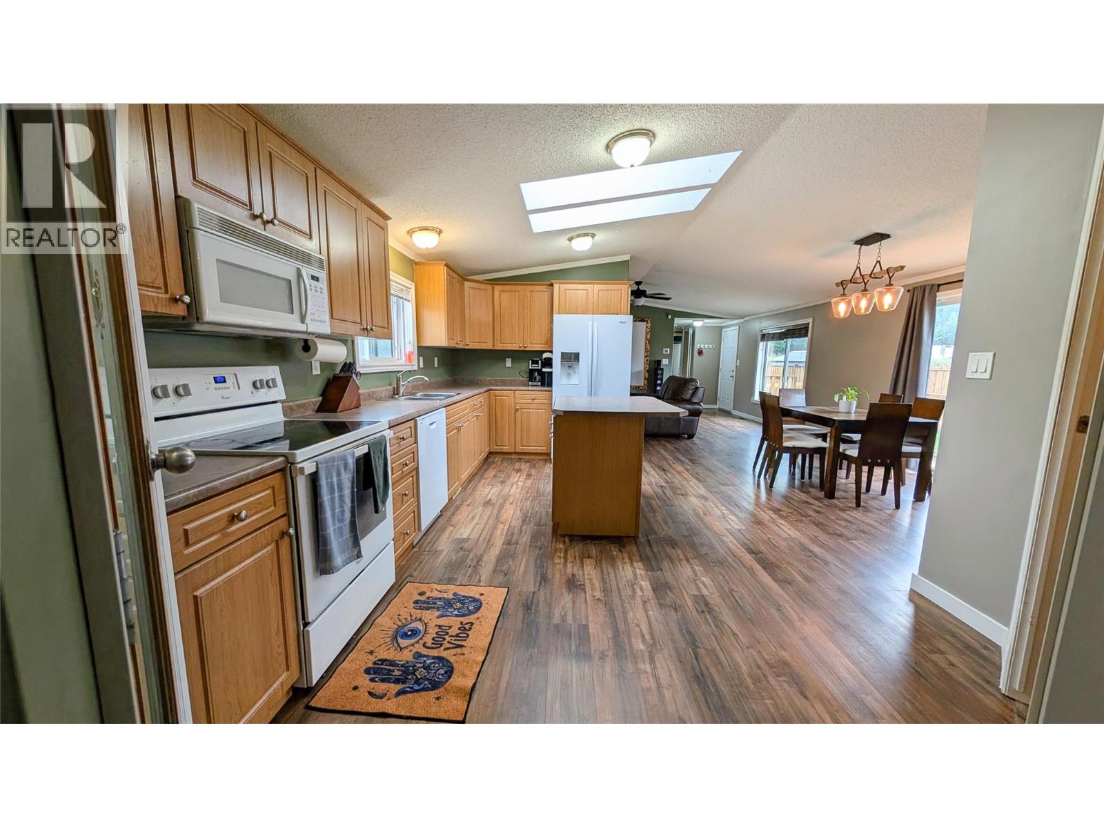 4811 Crescentwood Drive, Edgewater, British Columbia  V0A 1E0 - Photo 3 - 10363373