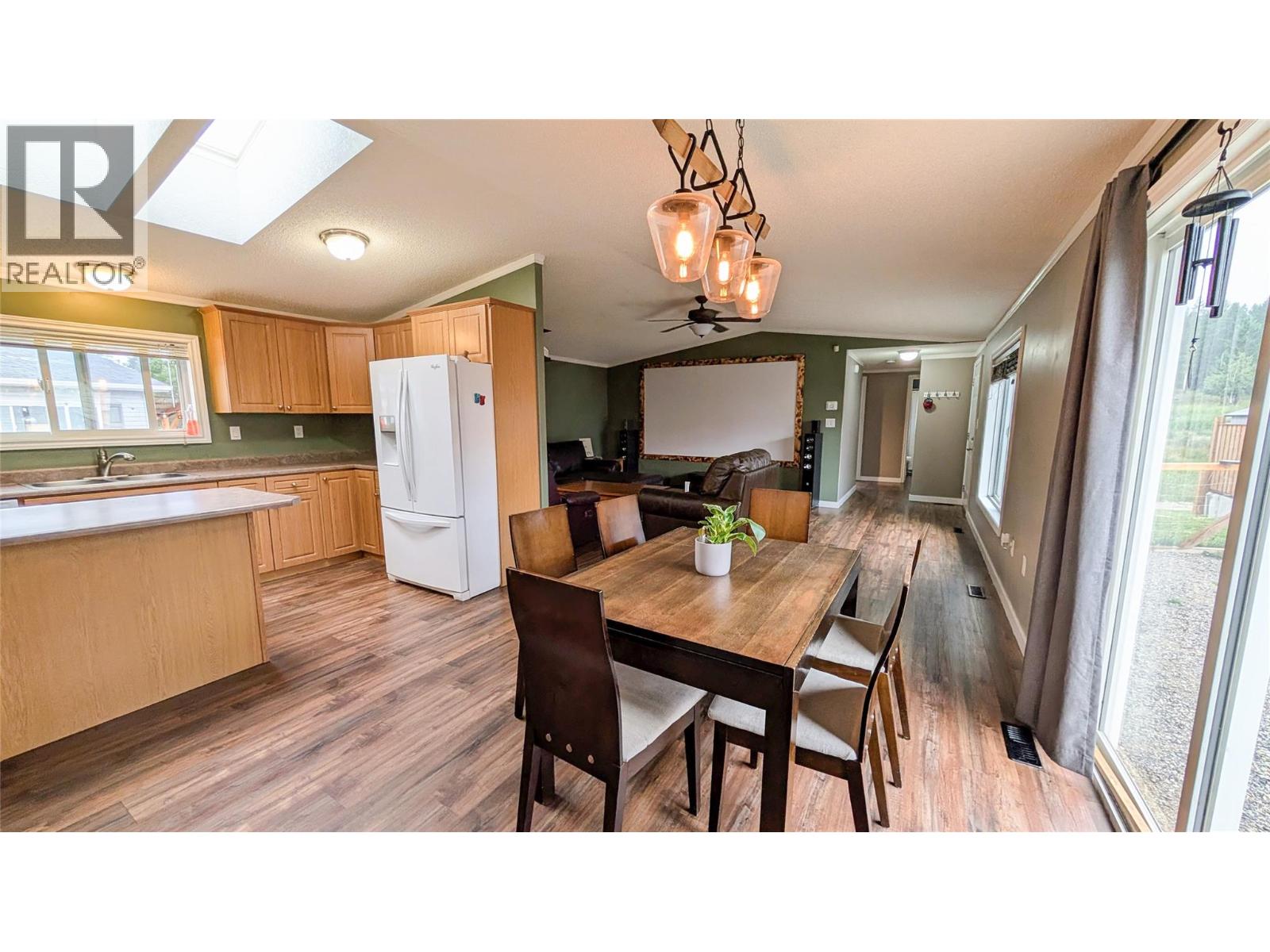 4811 Crescentwood Drive, Edgewater, British Columbia  V0A 1E0 - Photo 6 - 10363373