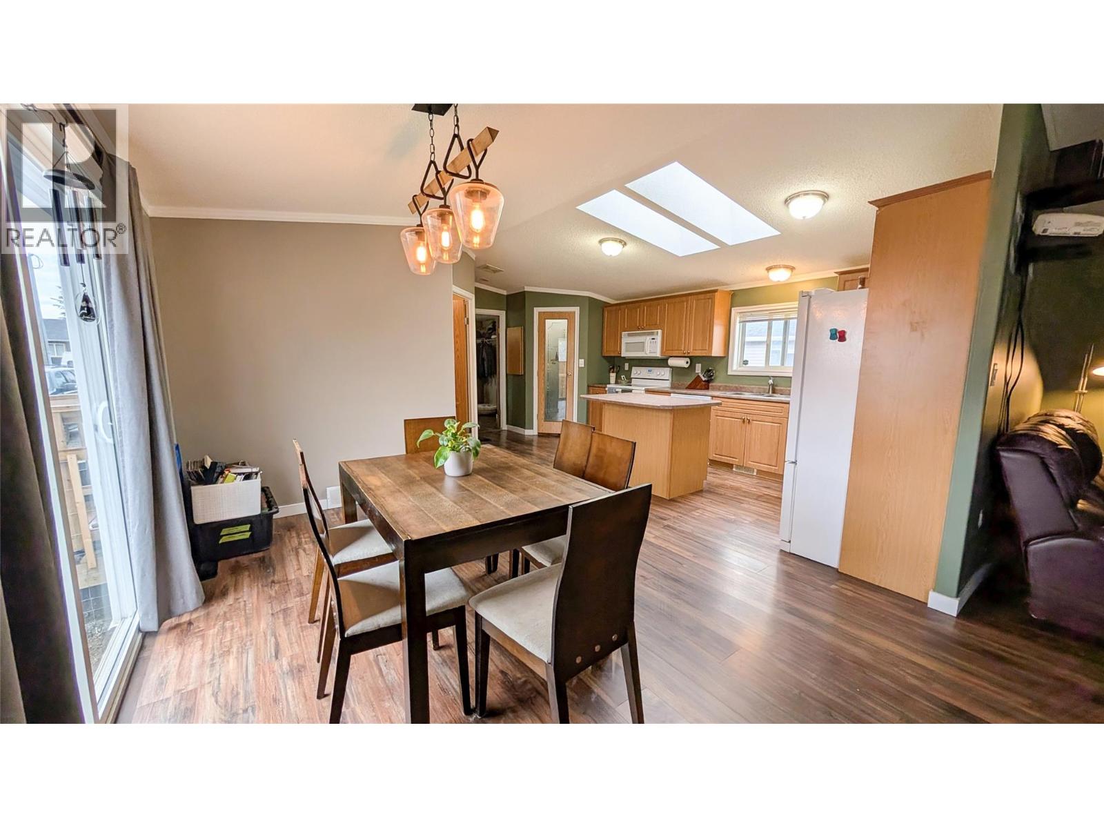 4811 Crescentwood Drive, Edgewater, British Columbia  V0A 1E0 - Photo 7 - 10363373