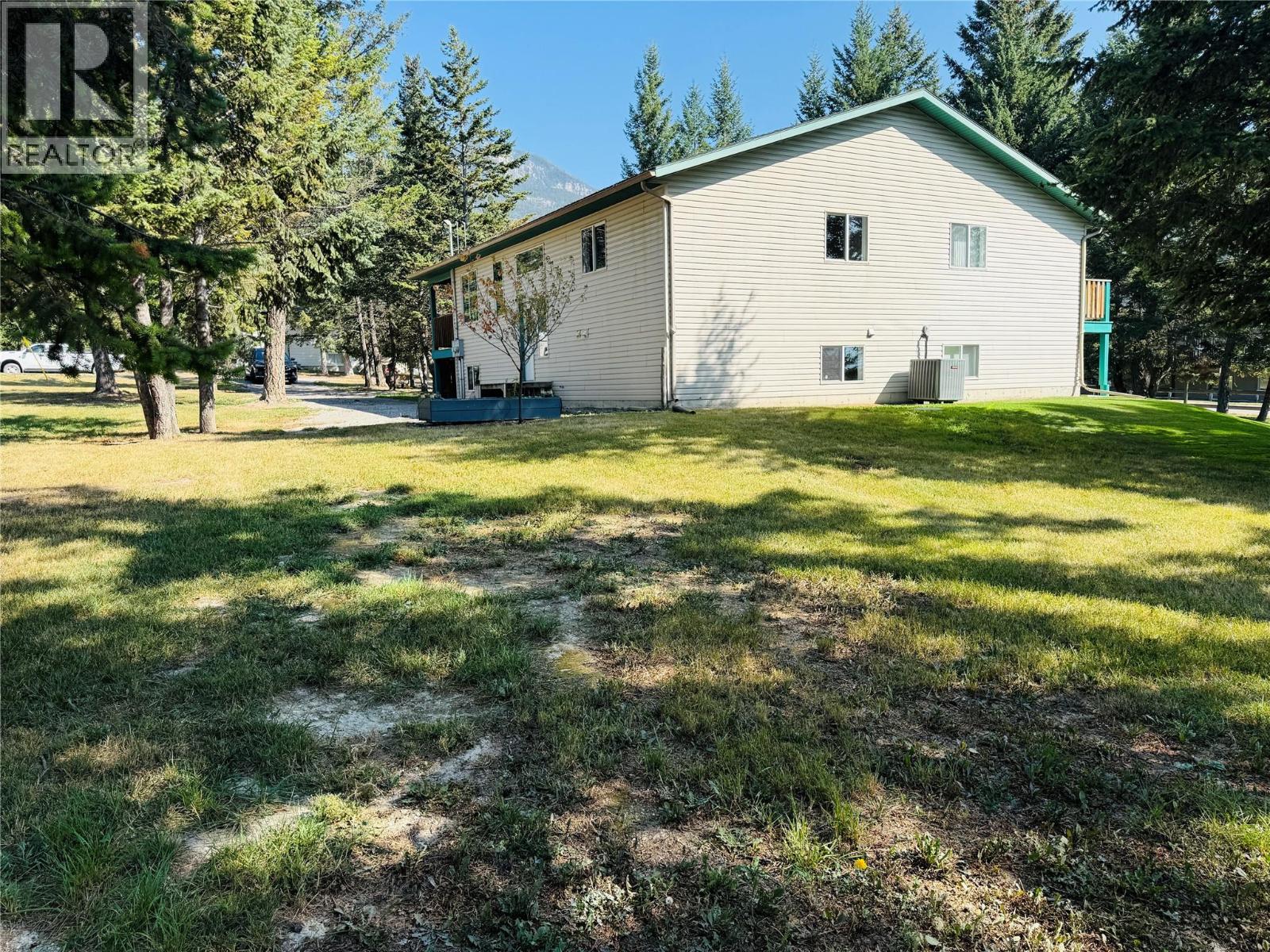 1b Wolf Crescent, Windermere, British Columbia  V0A 1K2 - Photo 2 - 10363416