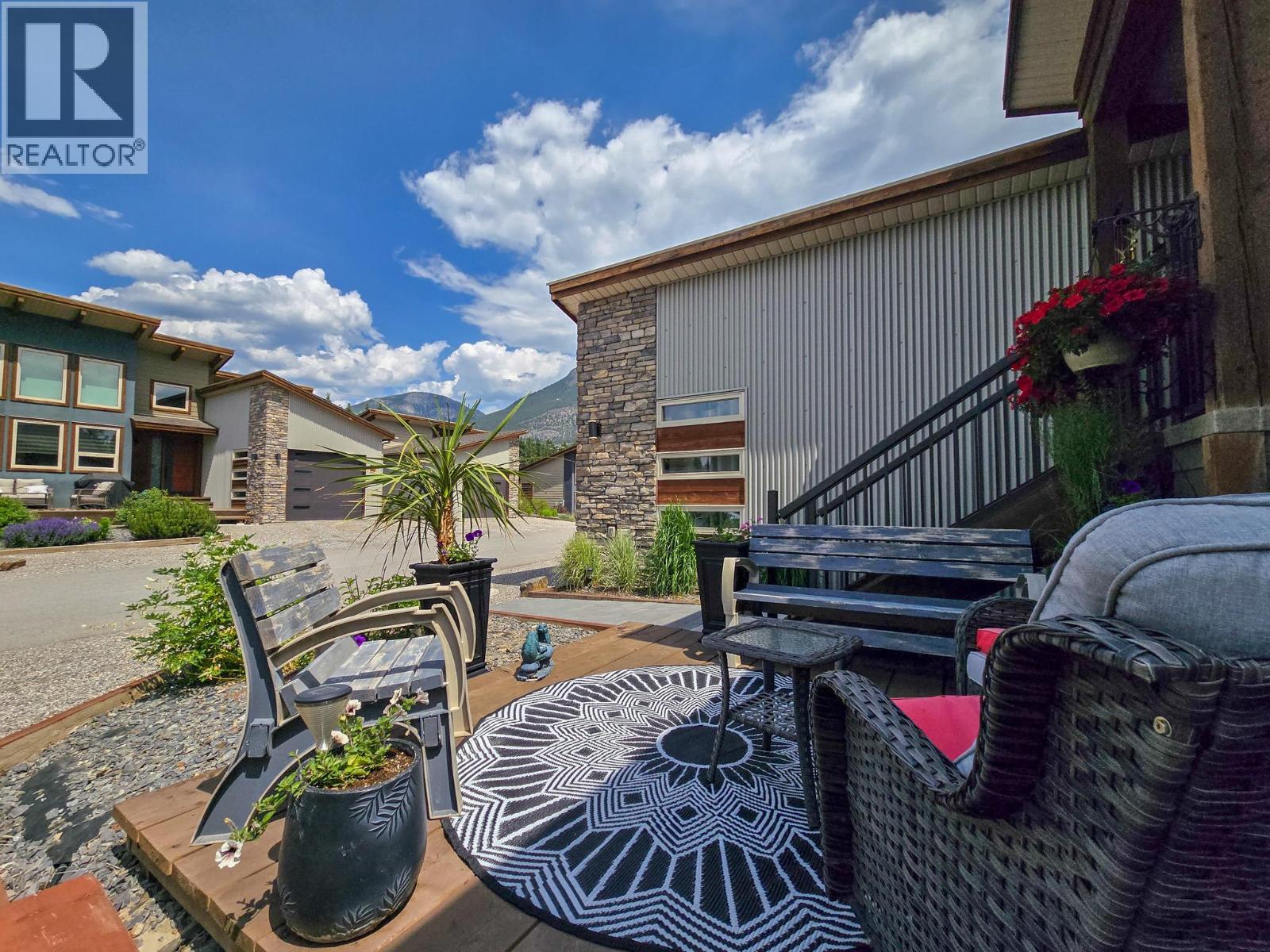 4926 Timber Ridge Road Unit# 8, Windermere, British Columbia  V0A 1K3 - Photo 2 - 10363660