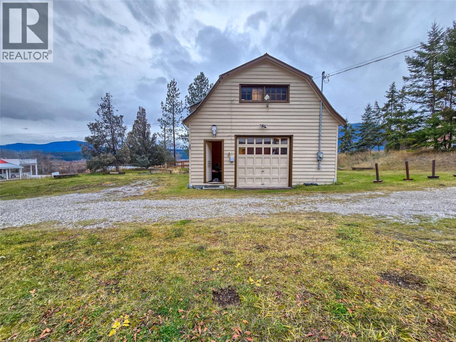 970 95 Highway, Spillimacheen, British Columbia  V0A 1P0 - Photo 2 - 10363435