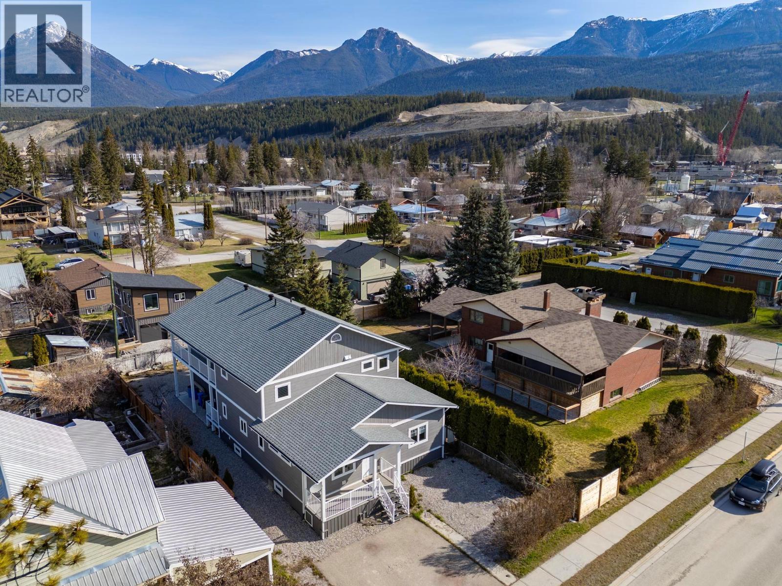 615 9th Street S, Golden, British Columbia  V0A 1H0 - Photo 5 - 10364237