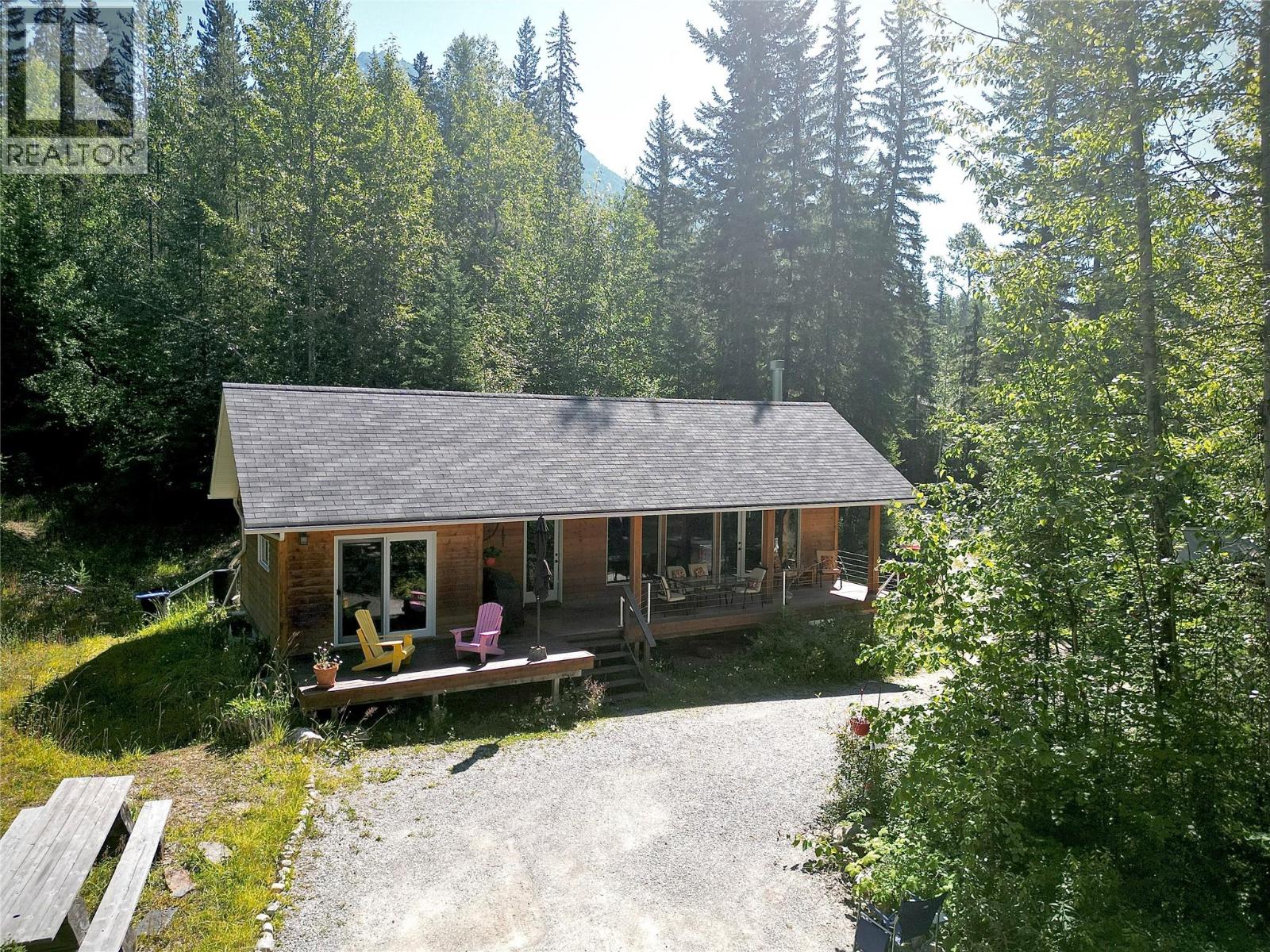 1427 Hartley Road, Golden, British Columbia  V0A 1H1 - Photo 1 - 10363925