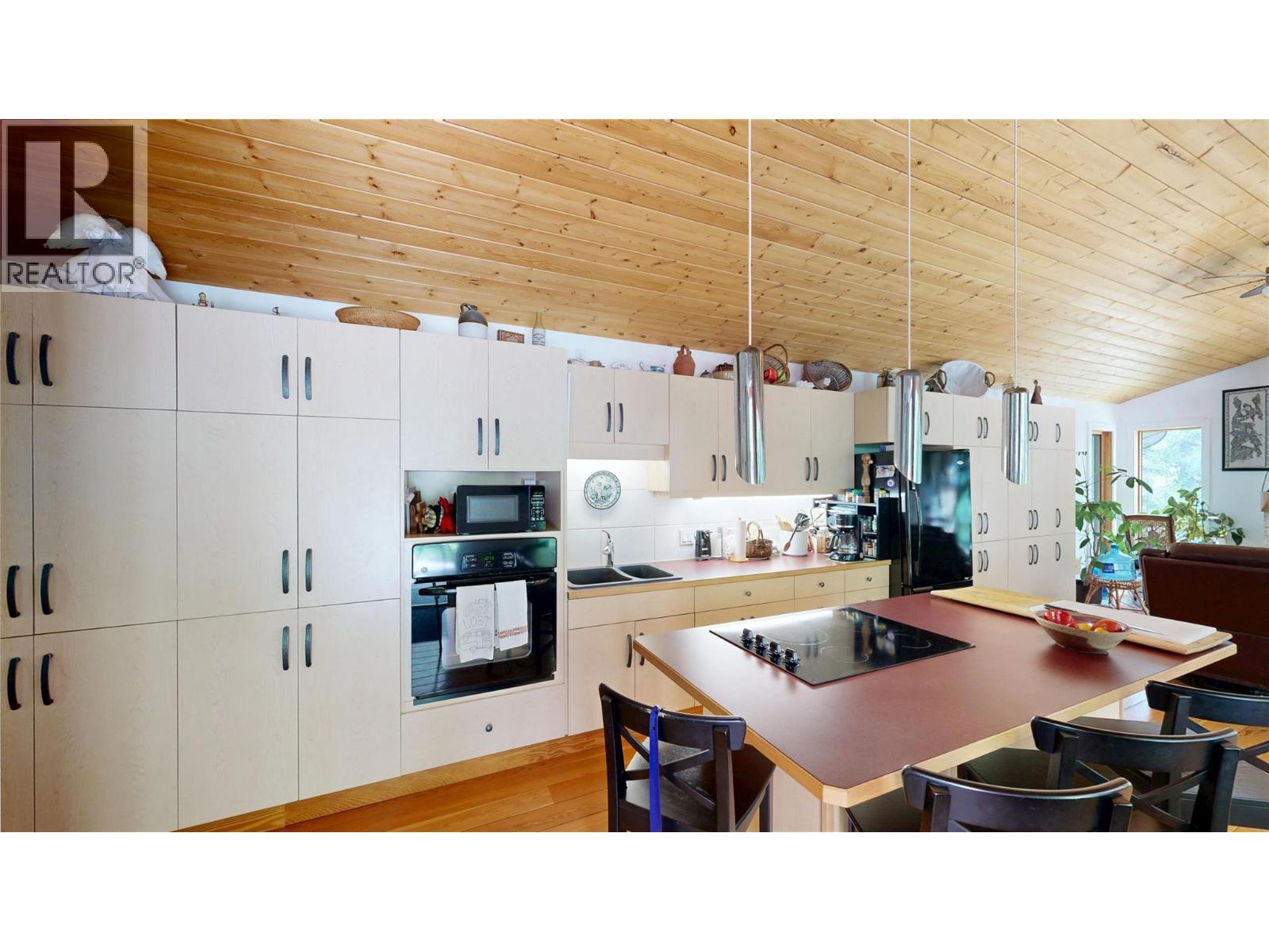 1427 Hartley Road, Golden, British Columbia  V0A 1H1 - Photo 17 - 10363925