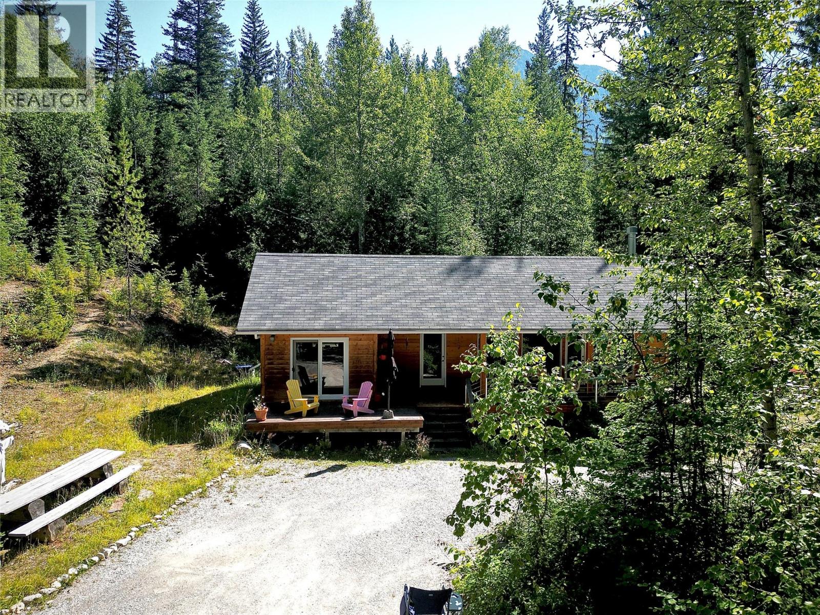 1427 Hartley Road, Golden, British Columbia  V0A 1H1 - Photo 2 - 10363925