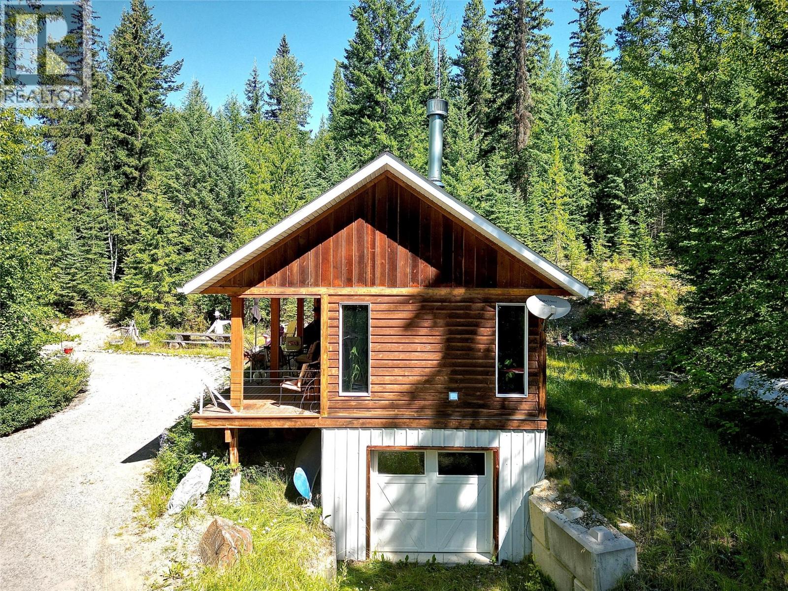 1427 Hartley Road, Golden, British Columbia  V0A 1H1 - Photo 3 - 10363925