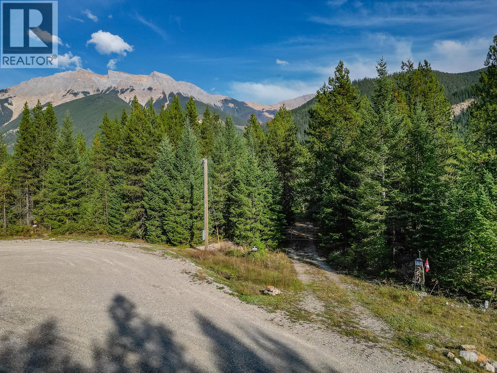 2380 Finnegan Court, Golden, British Columbia  V0A 1H1 - Photo 3 - 10364618
