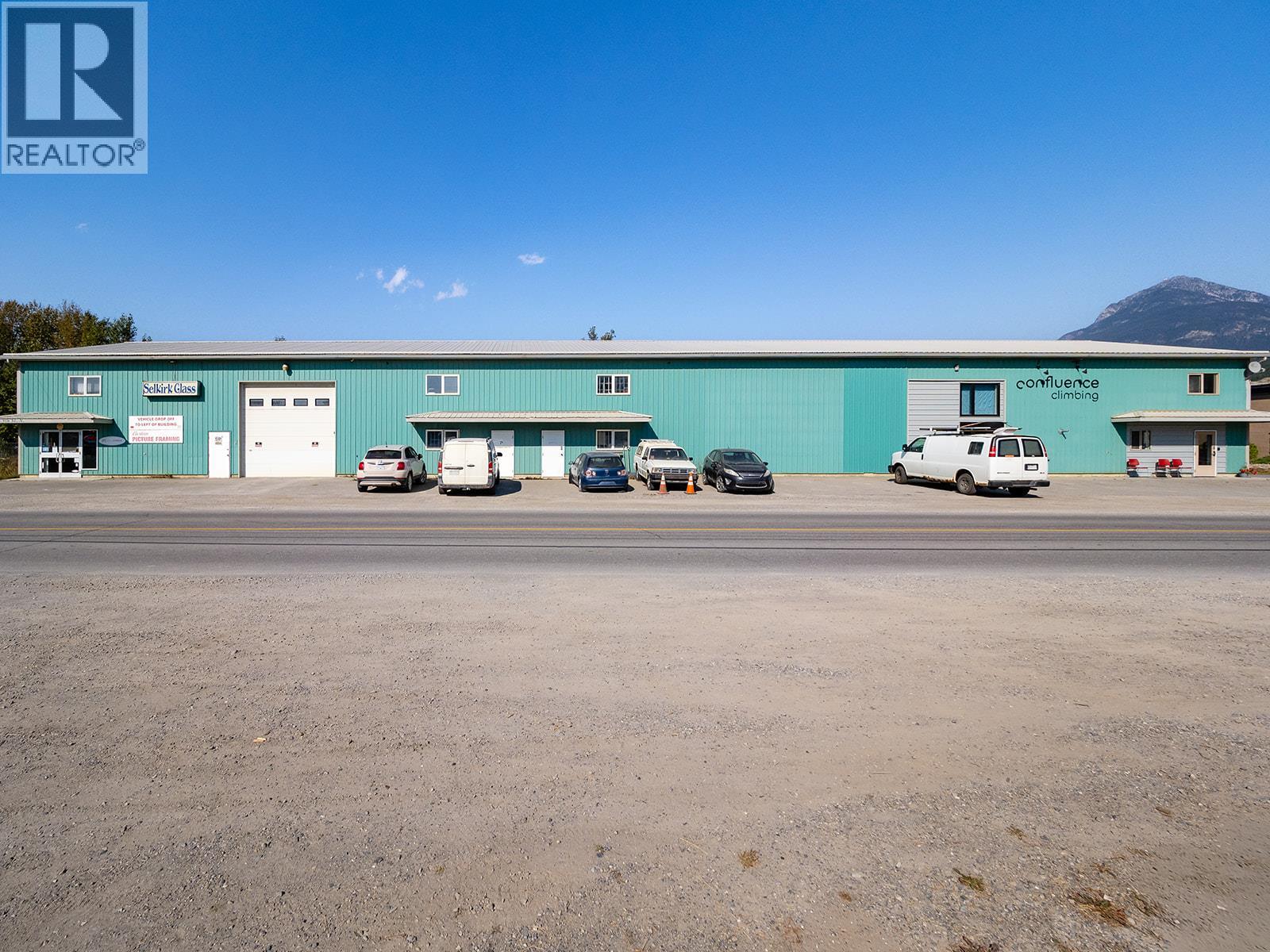 819 9th Street N, Golden, British Columbia  V0A 1H0 - Photo 2 - 10364643