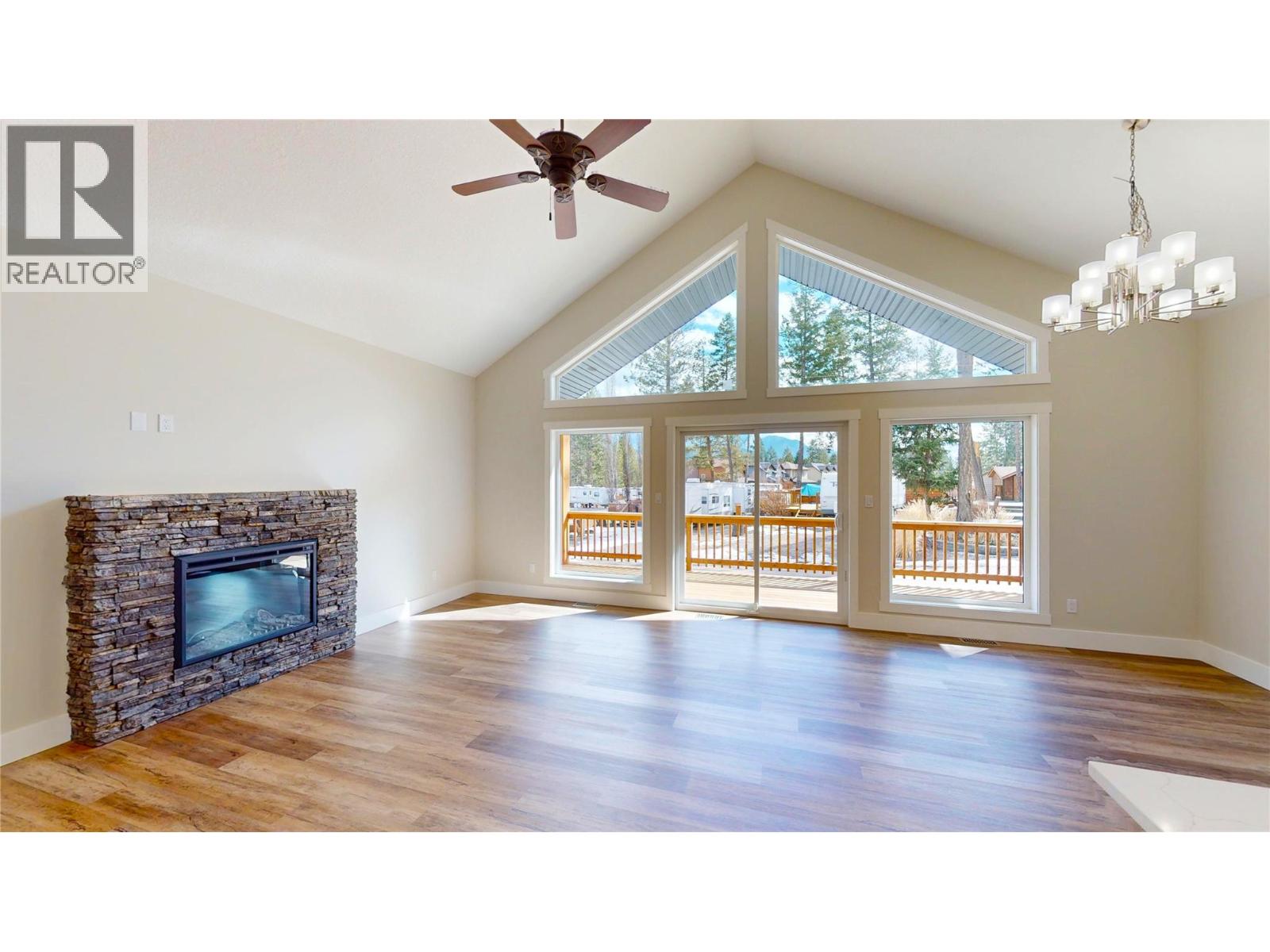 4868 Riverview Drive Unit# 118, Edgewater, British Columbia  V0A 1E0 - Photo 3 - 10365484