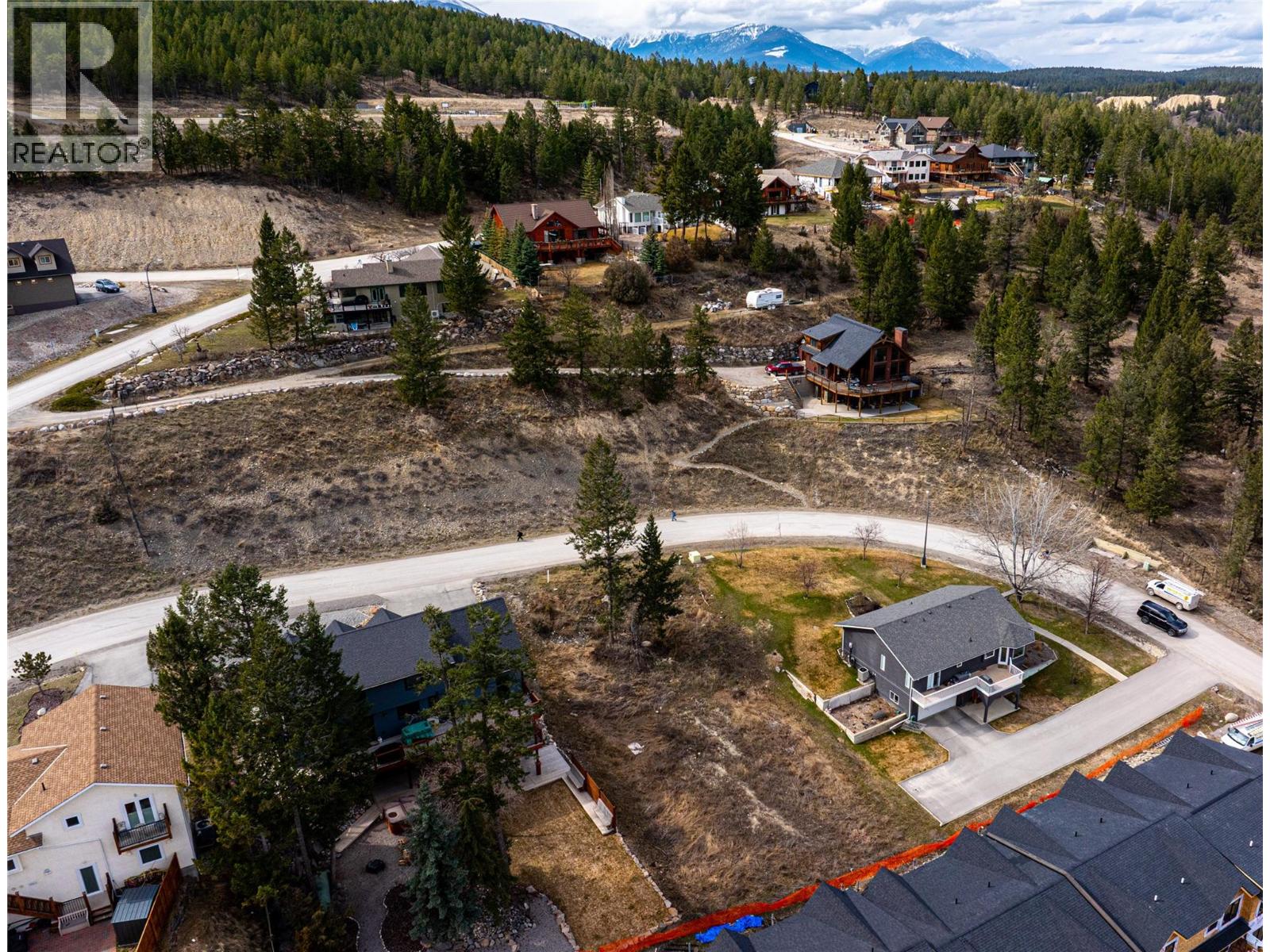 211 Pinetree Road, Invermere, British Columbia  V0A 1K4 - Photo 2 - 10365279