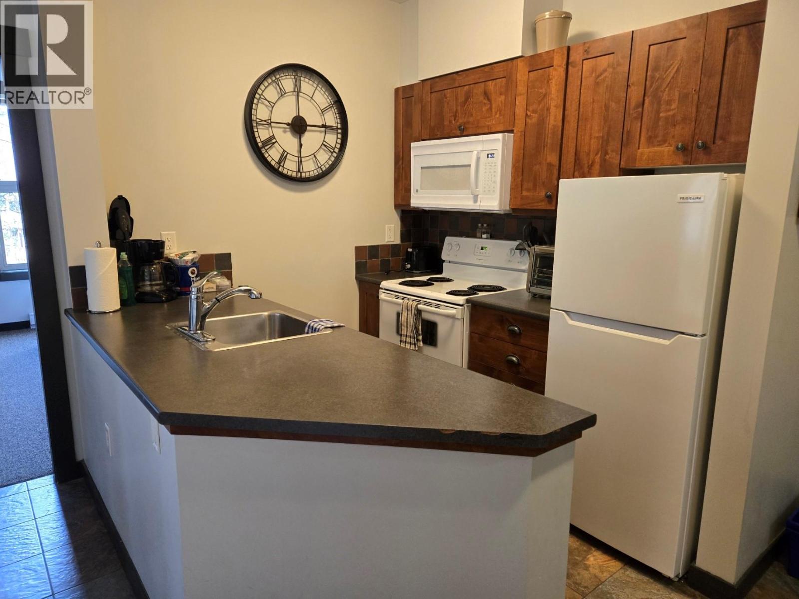 2070 SUMMIT Drive Unit# 201A, Panorama, British Columbia