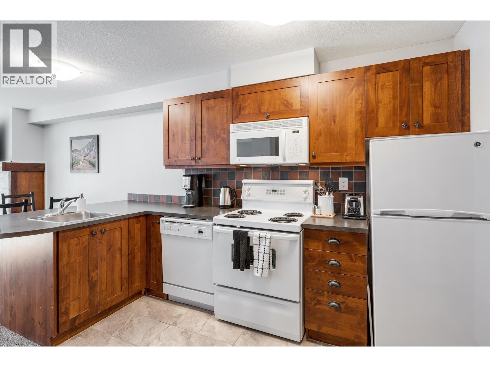 2070 Summit Drive Unit# 201b, Panorama, British Columbia  V0A 1T0 - Photo 11 - 10365826