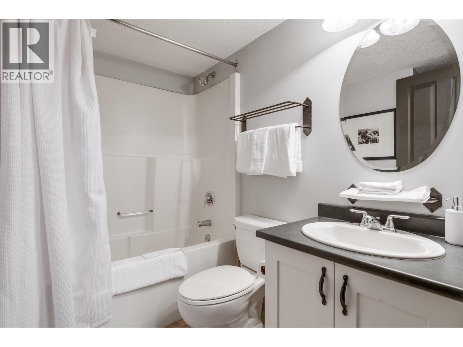 2070 Summit Drive Unit# 201b, Panorama, British Columbia  V0A 1T0 - Photo 14 - 10365826