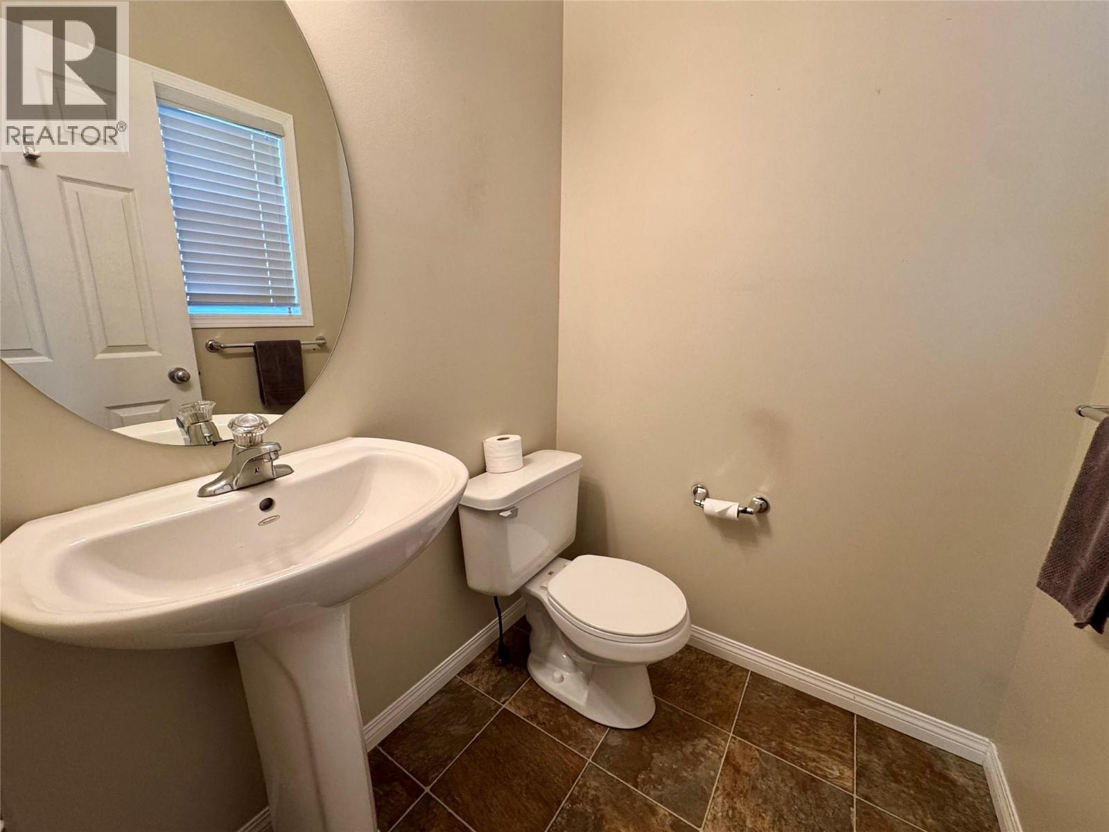 2205 Westside Park Avenue, Invermere, British Columbia  V0A 1K4 - Photo 6 - 10366177