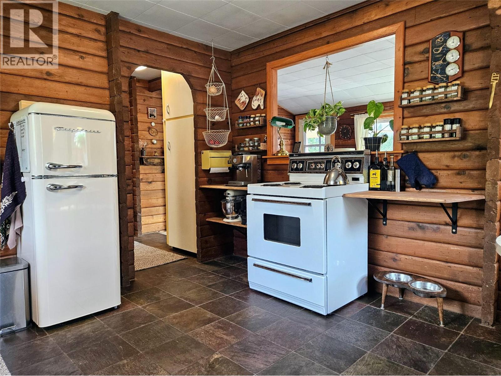1705 9th Avenue, Invermere, British Columbia  V0A 1K0 - Photo 11 - 10366475