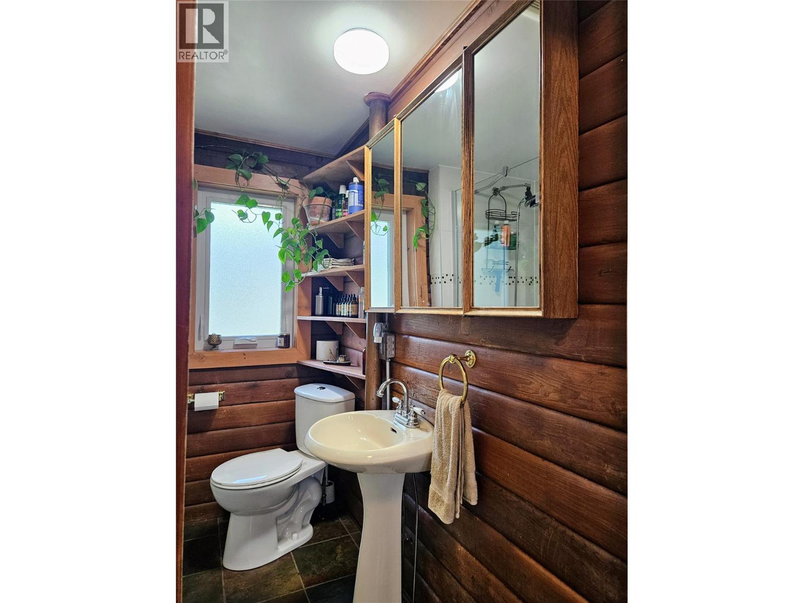 1705 9th Avenue, Invermere, British Columbia  V0A 1K0 - Photo 13 - 10366475
