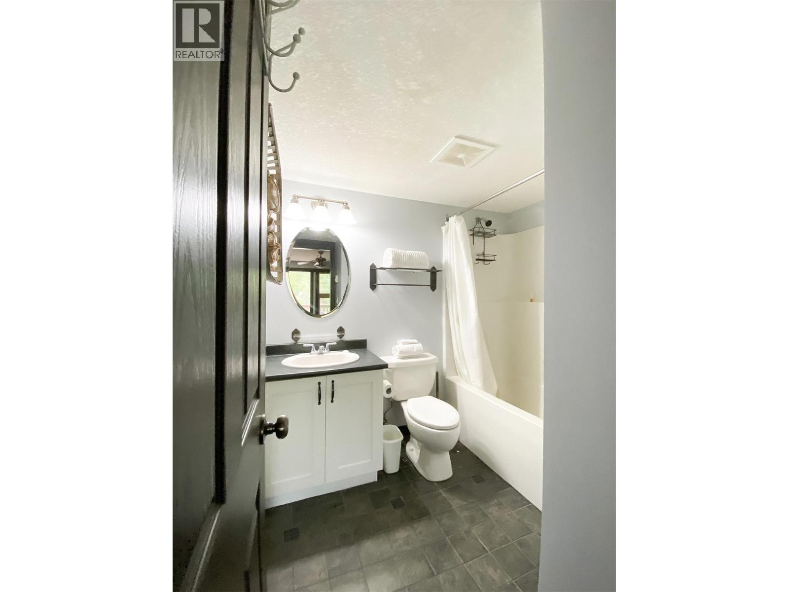 2070 Summit Drive Drive Unit# 306, Panorama, British Columbia  V0A 1T0 - Photo 21 - 10366614