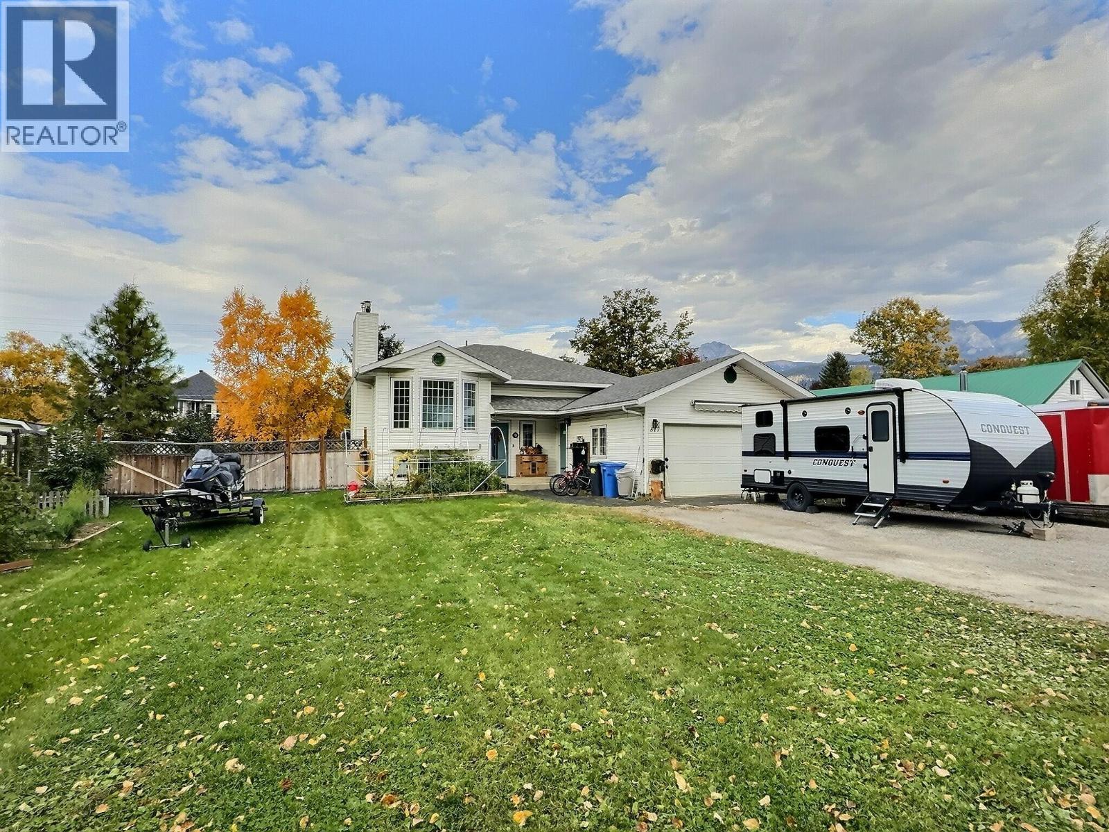 517 12th Street S, Golden, British Columbia