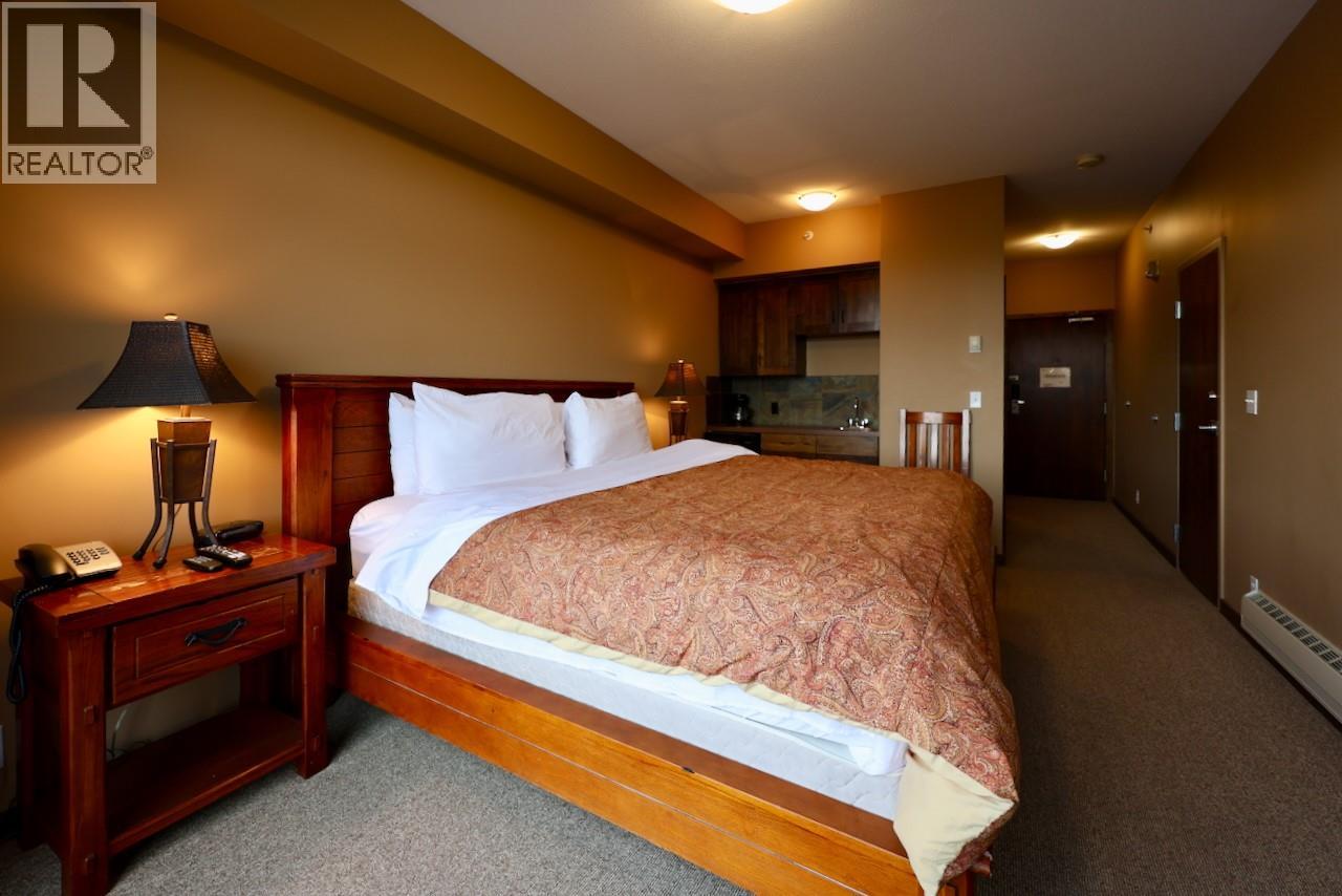 1549 Kicking Horse Trail Unit# 415 (A&b), Golden, British Columbia  V0A 1H0 - Photo 14 - 10367422