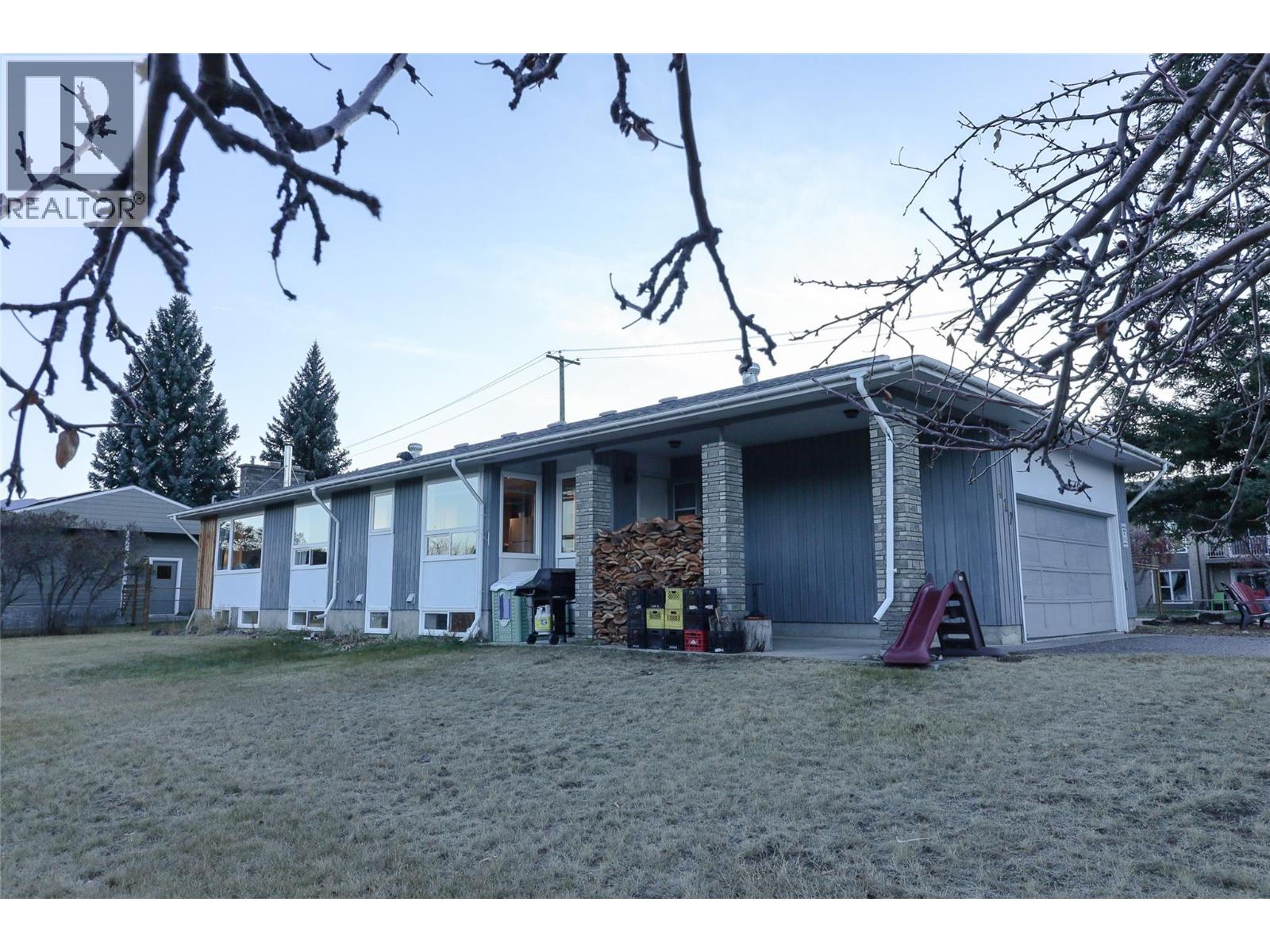 417 6th Avenue, Invermere, British Columbia  V0A 1K0 - Photo 1 - 10367526