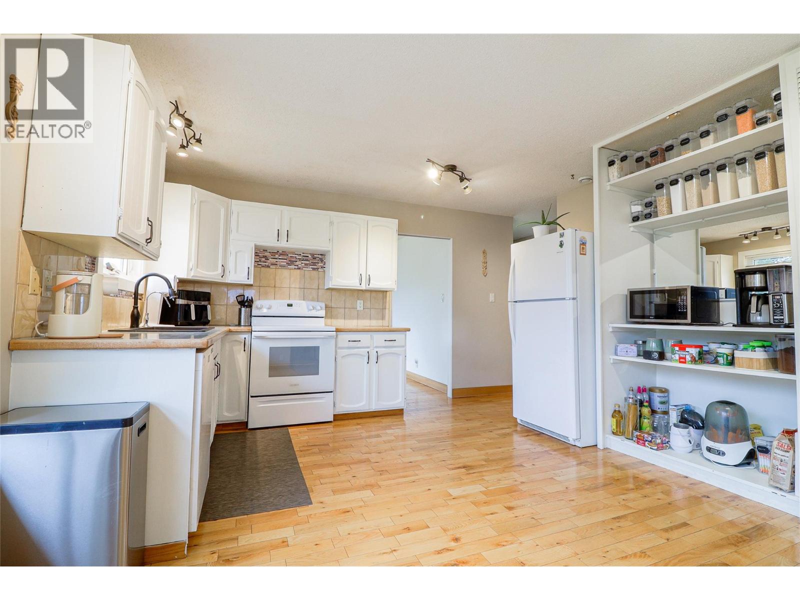 417 6th Avenue, Invermere, British Columbia  V0A 1K0 - Photo 8 - 10367526