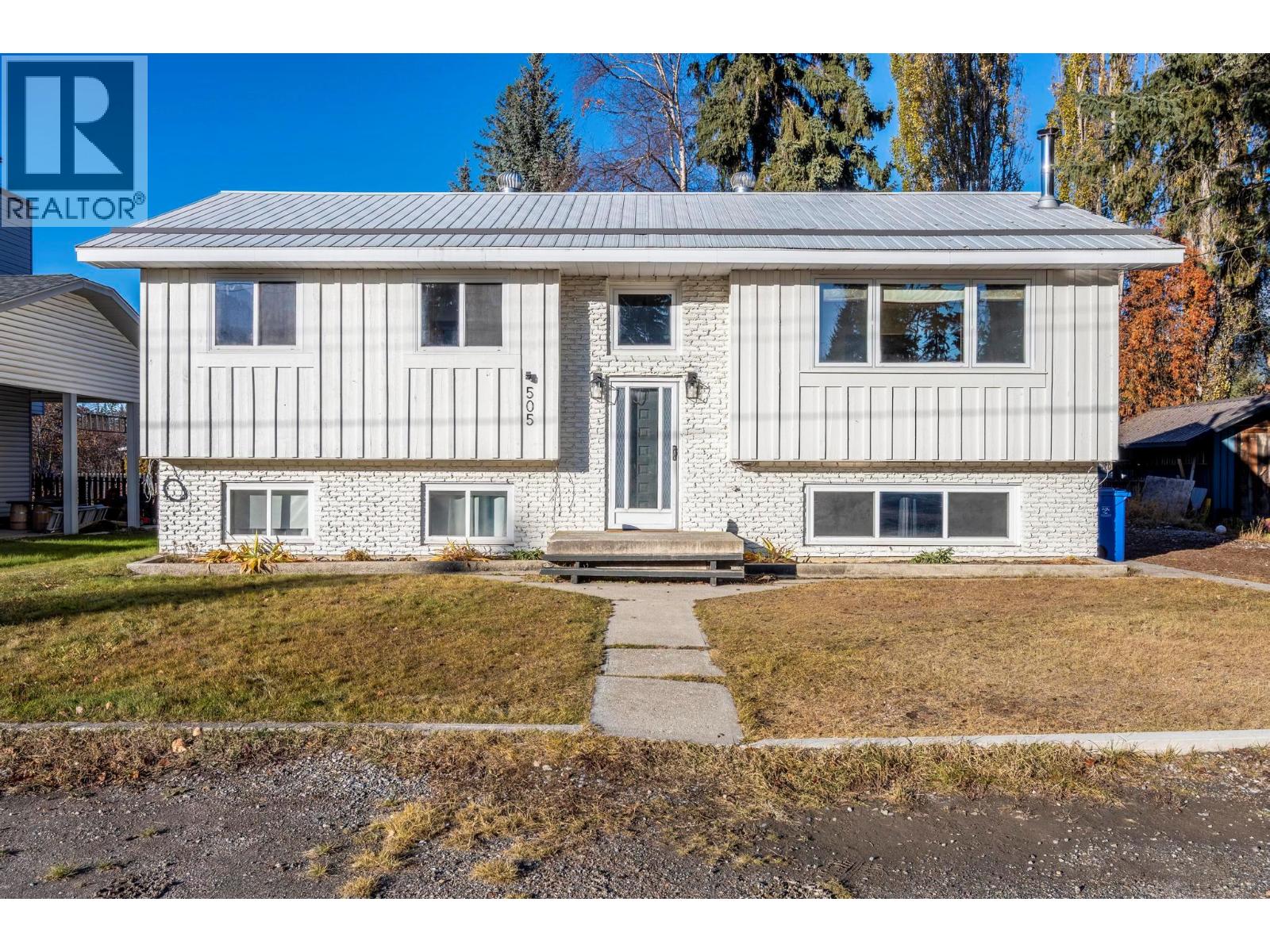 505 6th Street S, Golden, British Columbia  V0A 1H0 - Photo 1 - 10367615