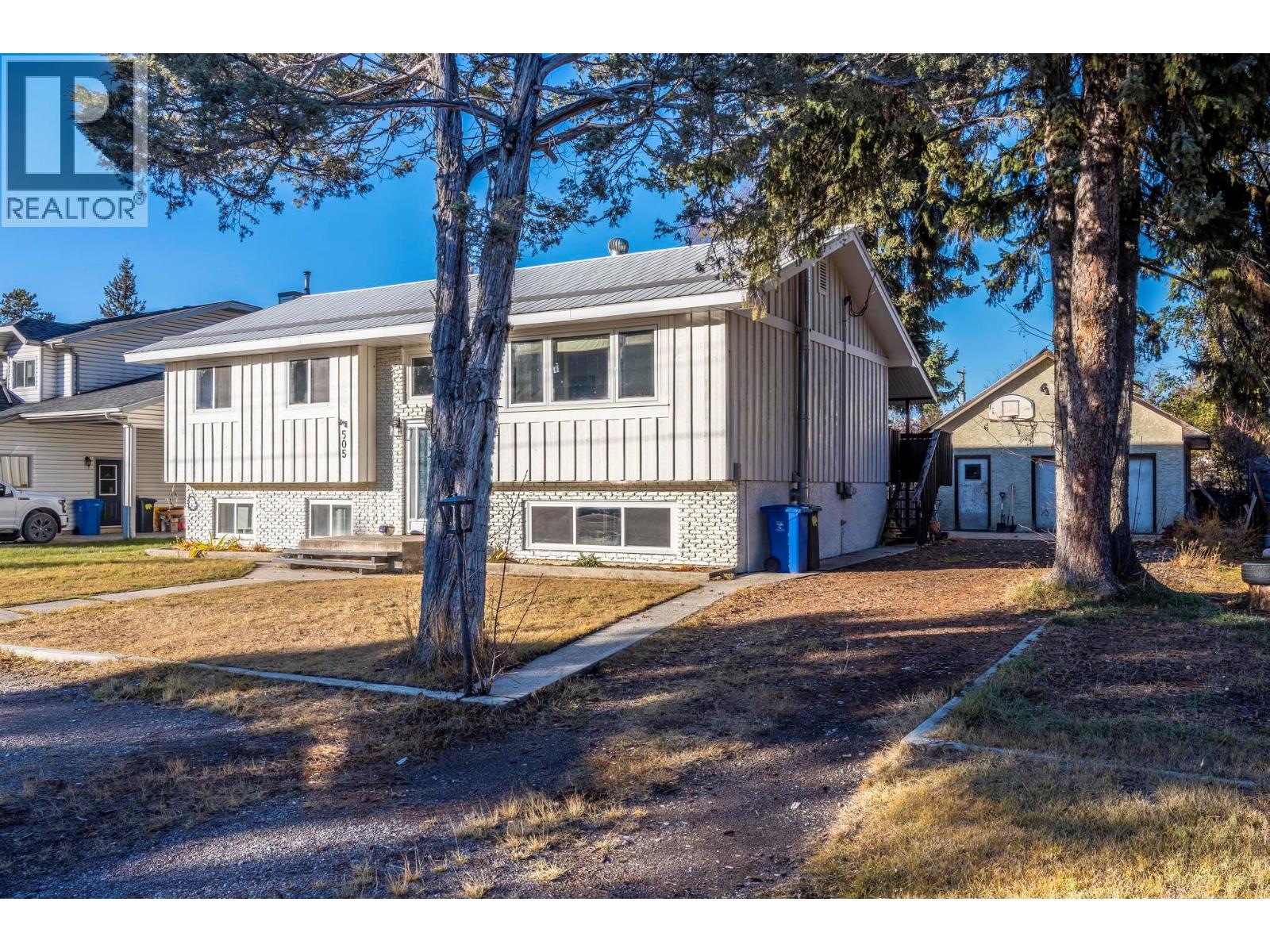 505 6th Street S, Golden, British Columbia  V0A 1H0 - Photo 2 - 10367615