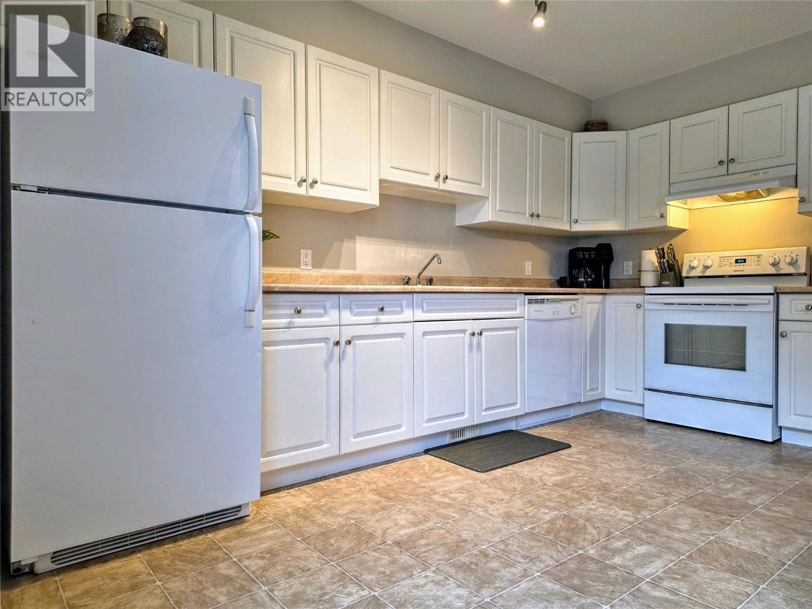 200 Black Forest Trail Unit# 203, Invermere, British Columbia  V0A 1K2 - Photo 3 - 10367642