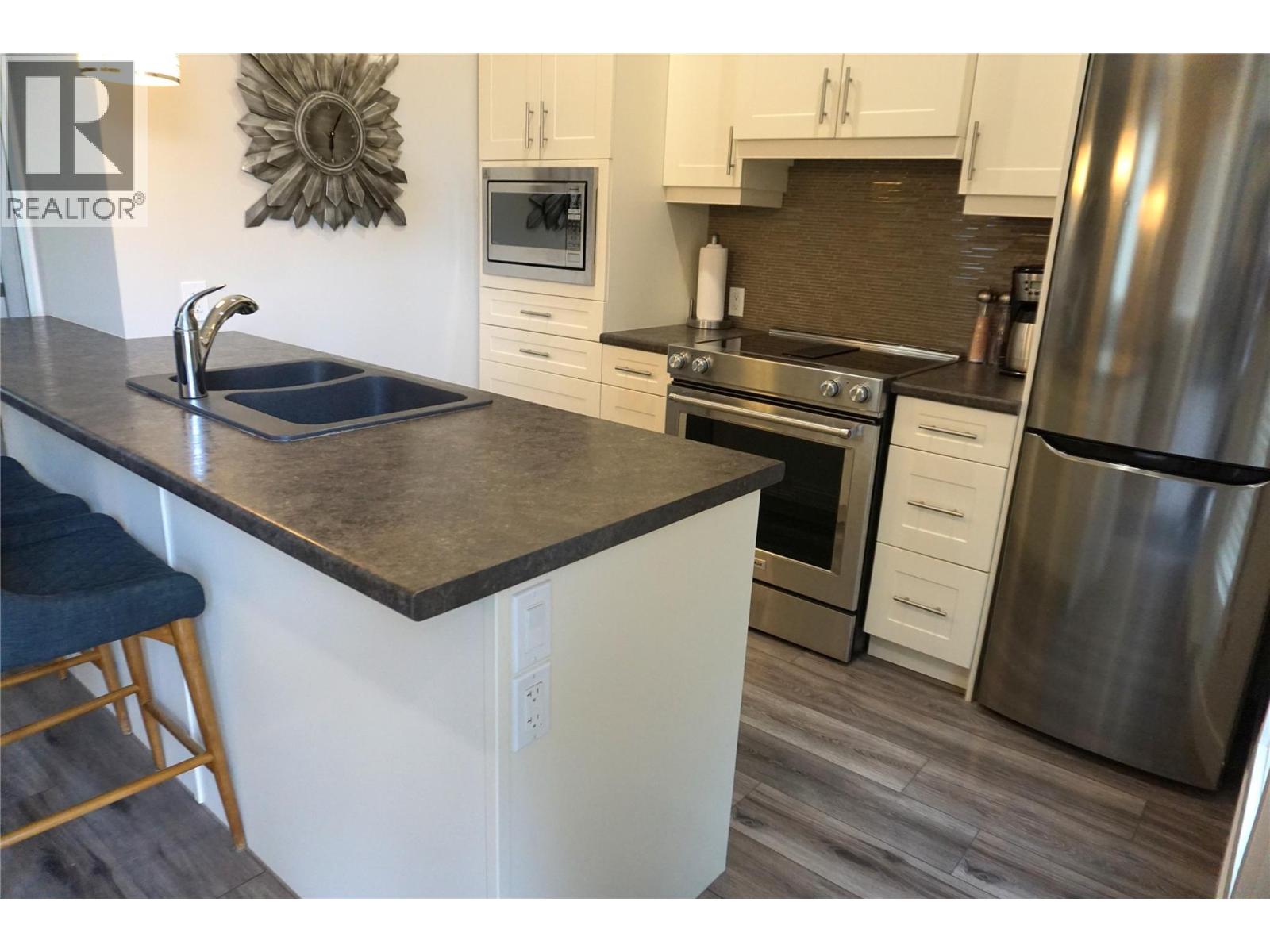 900 Bighorn Boulevard Unit# 914, Radium Hot Springs, British Columbia  V0A 1M0 - Photo 3 - 10368852