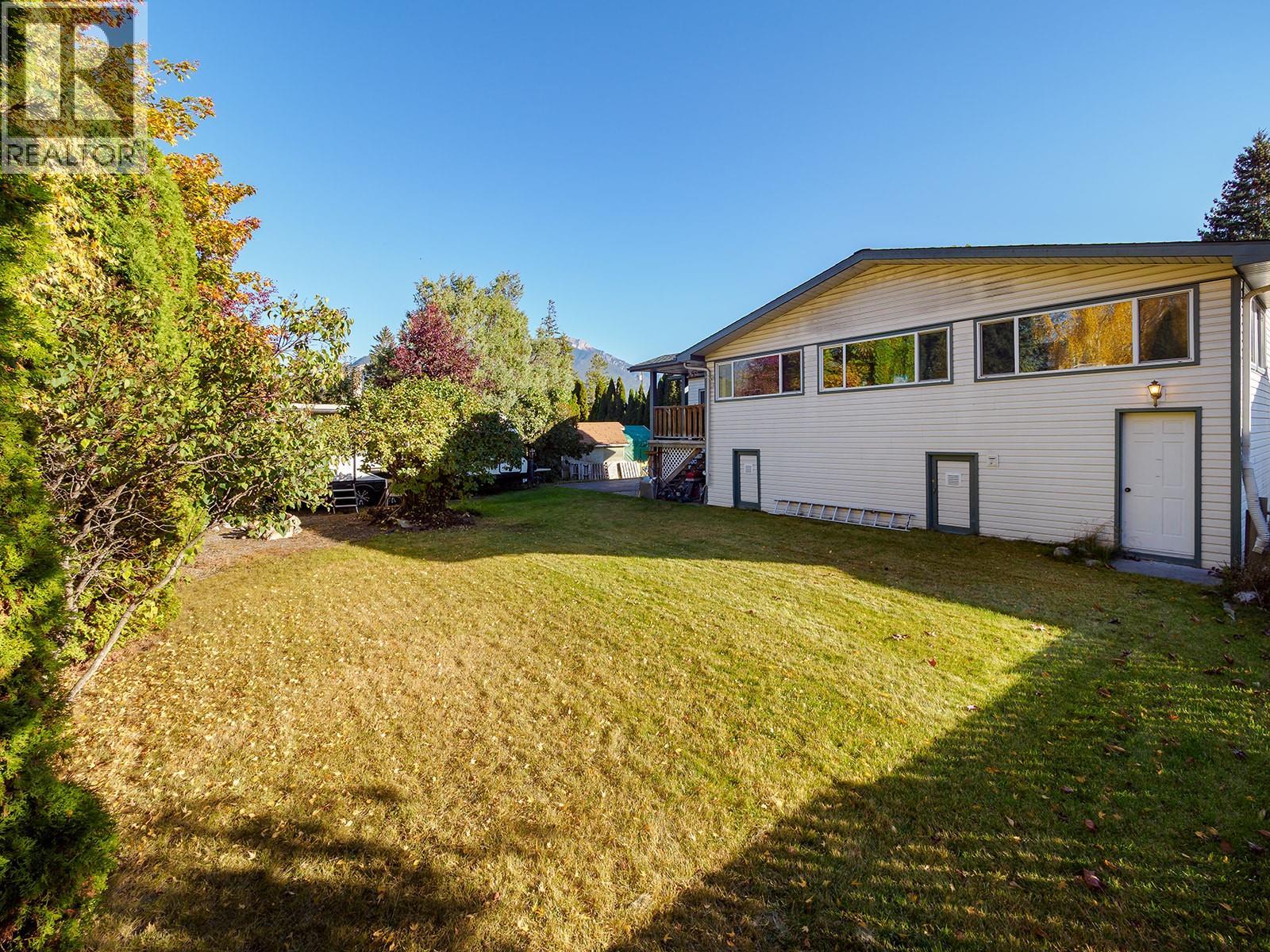 515 7th Street, Golden, British Columbia  V0A 1H0 - Photo 6 - 10369220