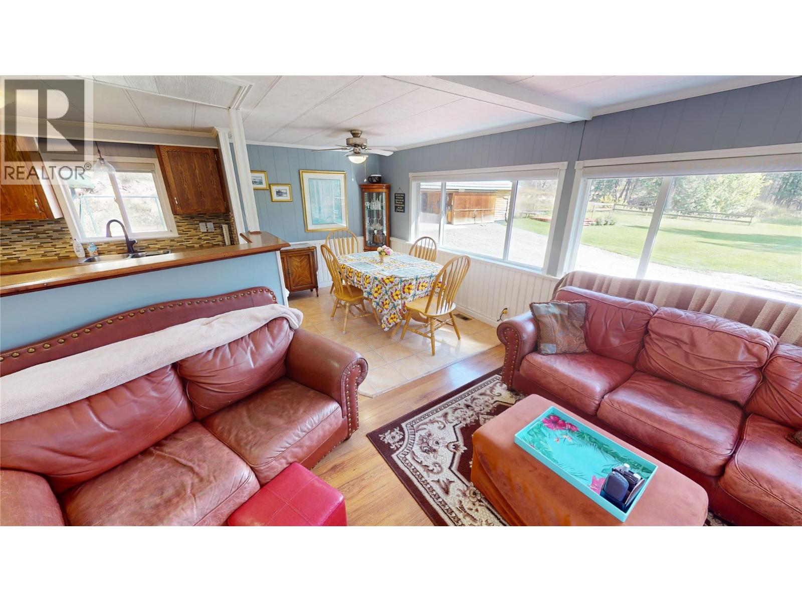 5670 Glenmore Drive, Edgewater, British Columbia  V0A 1E0 - Photo 12 - 10369214