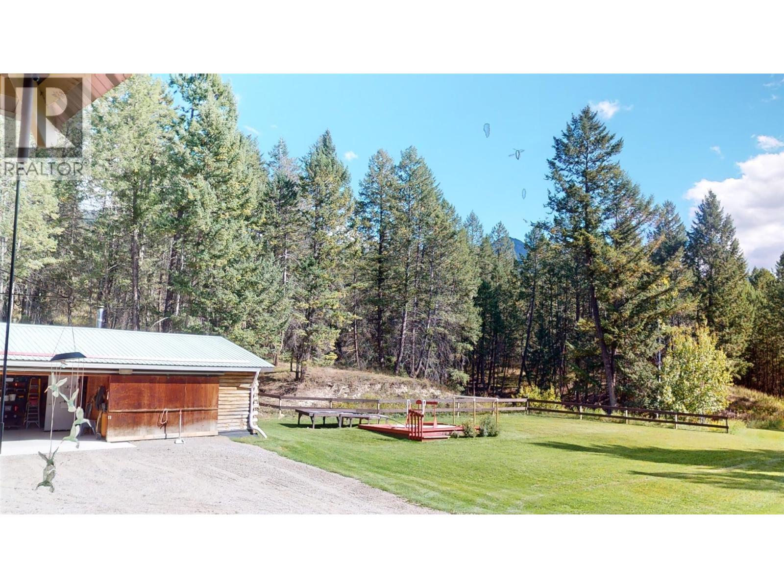 5670 Glenmore Drive, Edgewater, British Columbia  V0A 1E0 - Photo 33 - 10369214