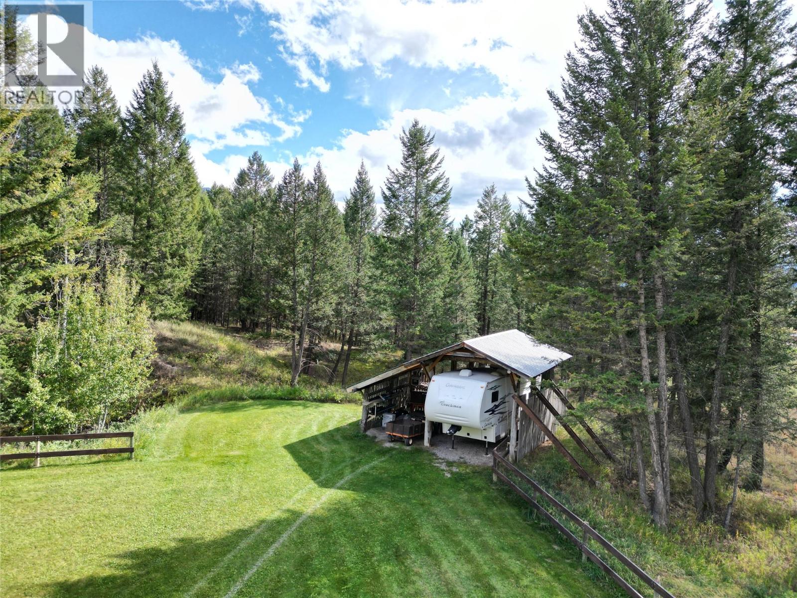 5670 Glenmore Drive, Edgewater, British Columbia  V0A 1E0 - Photo 44 - 10369214