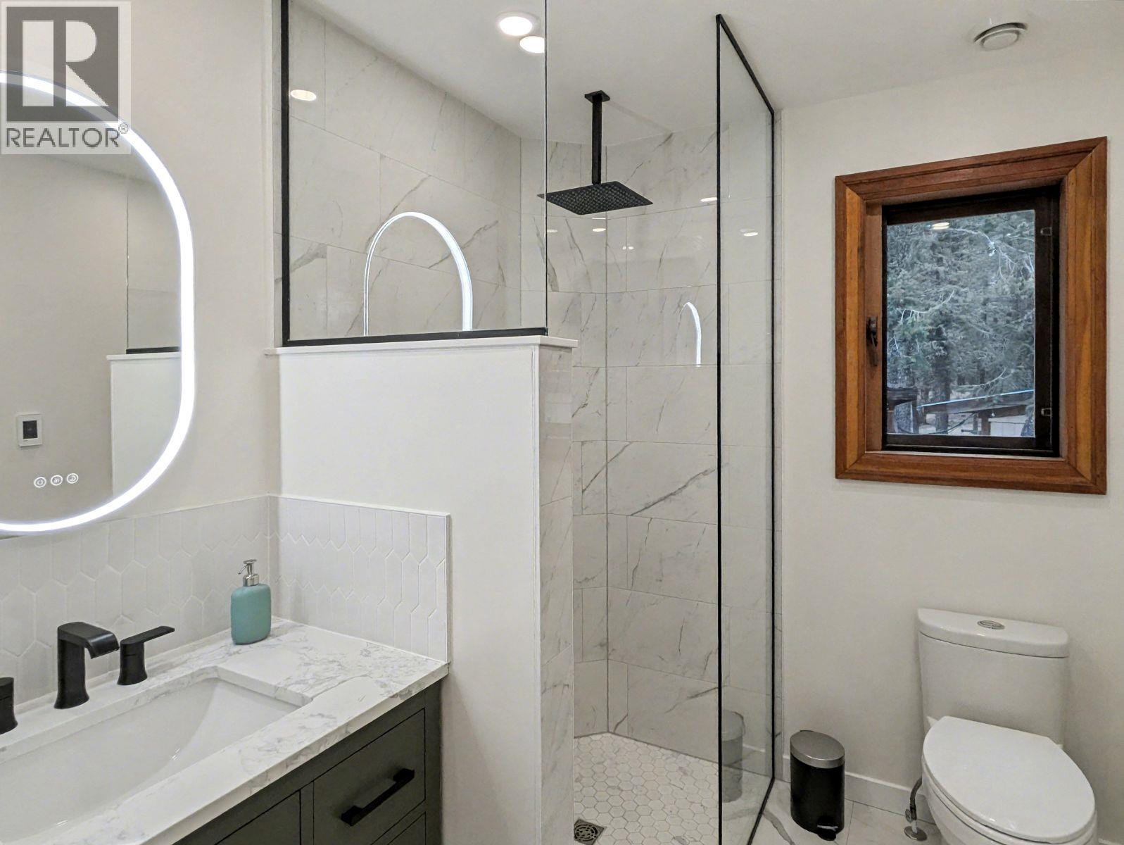 3941 Houlgrave Road, Nelson, British Columbia  V0A 1K5 - Photo 14 - 10369035