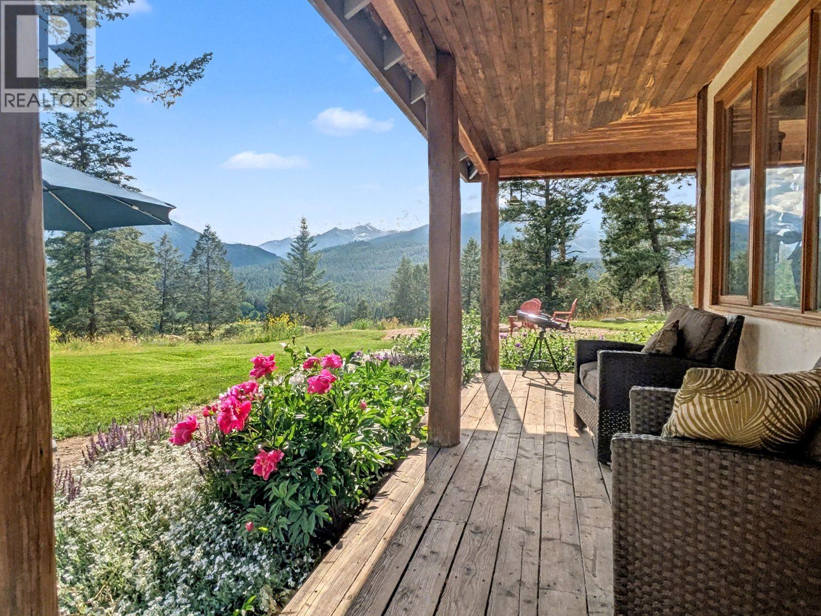 3941 Houlgrave Road, Nelson, British Columbia  V0A 1K5 - Photo 2 - 10369035