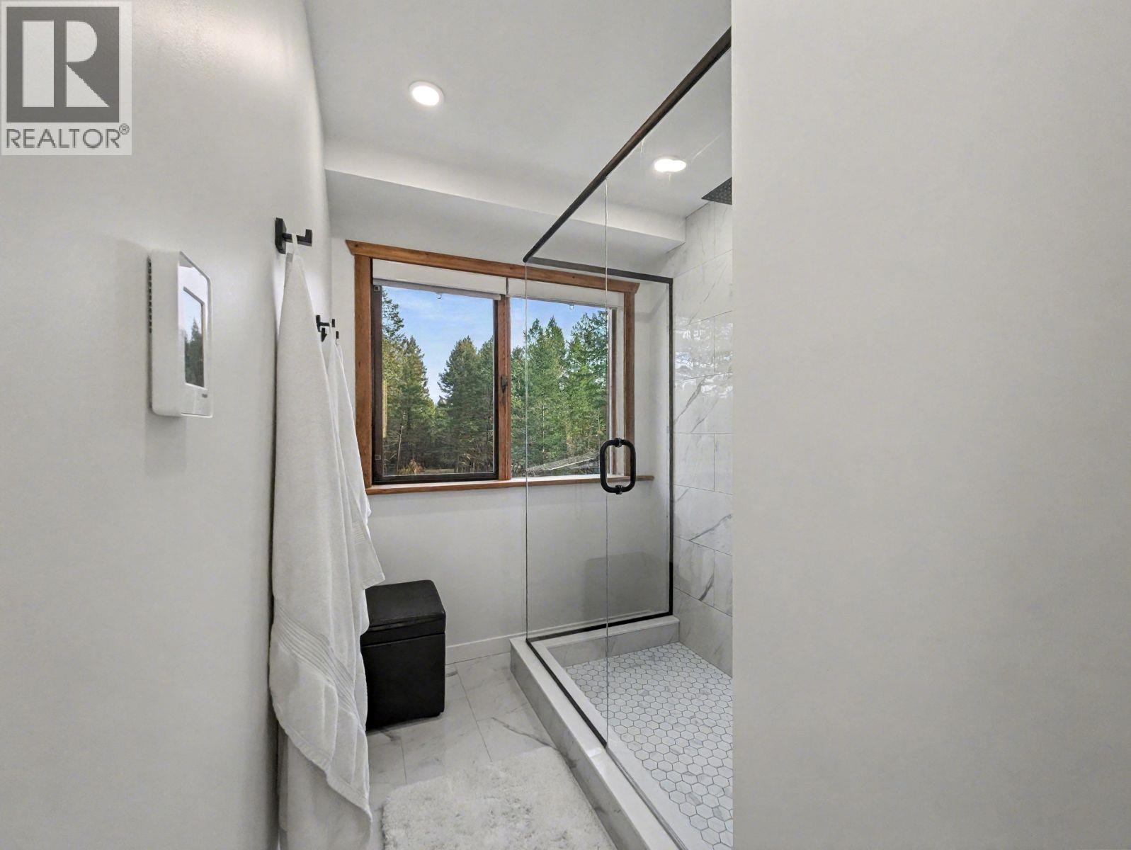 3941 Houlgrave Road, Nelson, British Columbia  V0A 1K5 - Photo 25 - 10369035